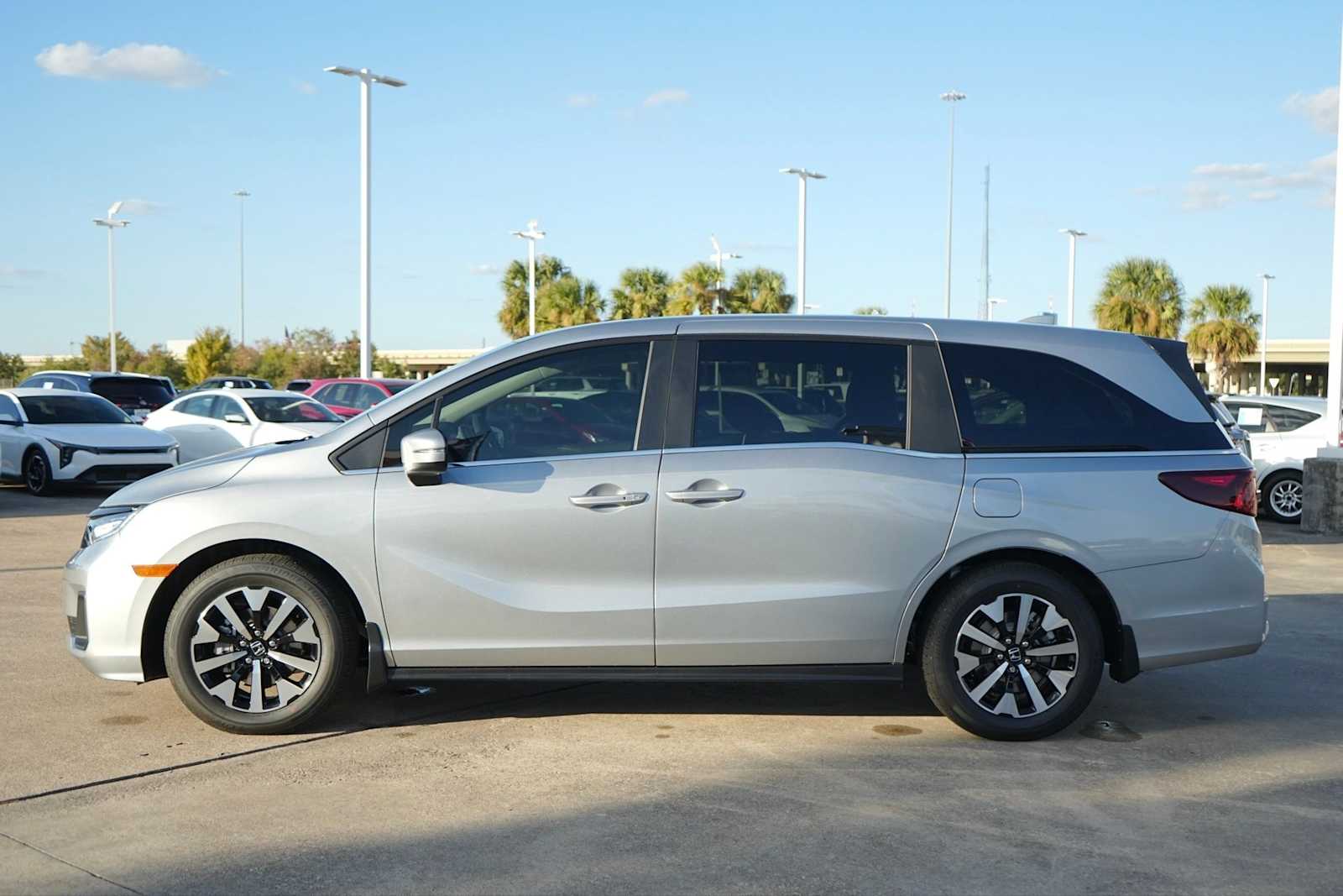 Thumbnail: 2026 Honda Odyssey - 3