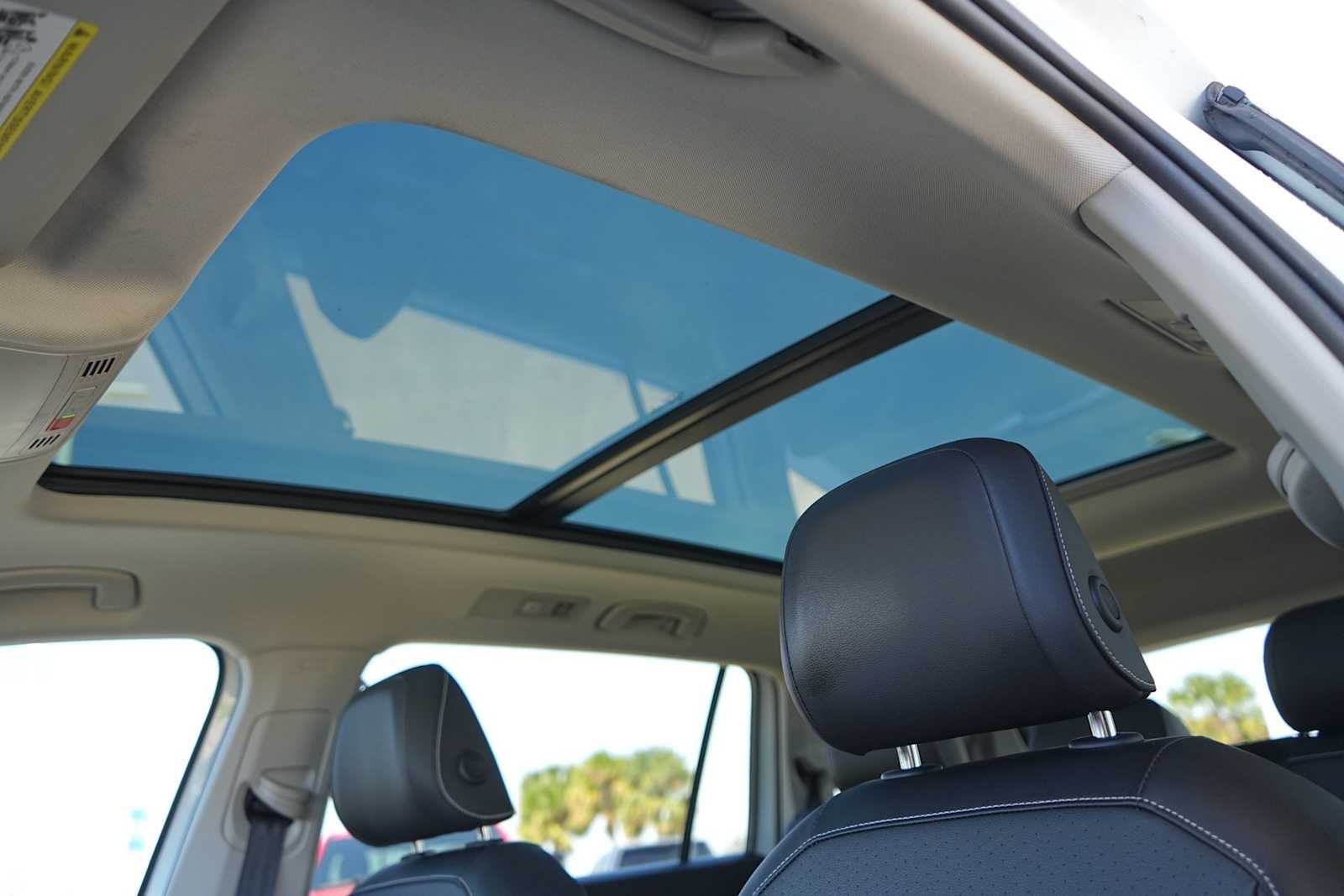 Thumbnail: 2022 Volkswagen Tiguan - 24