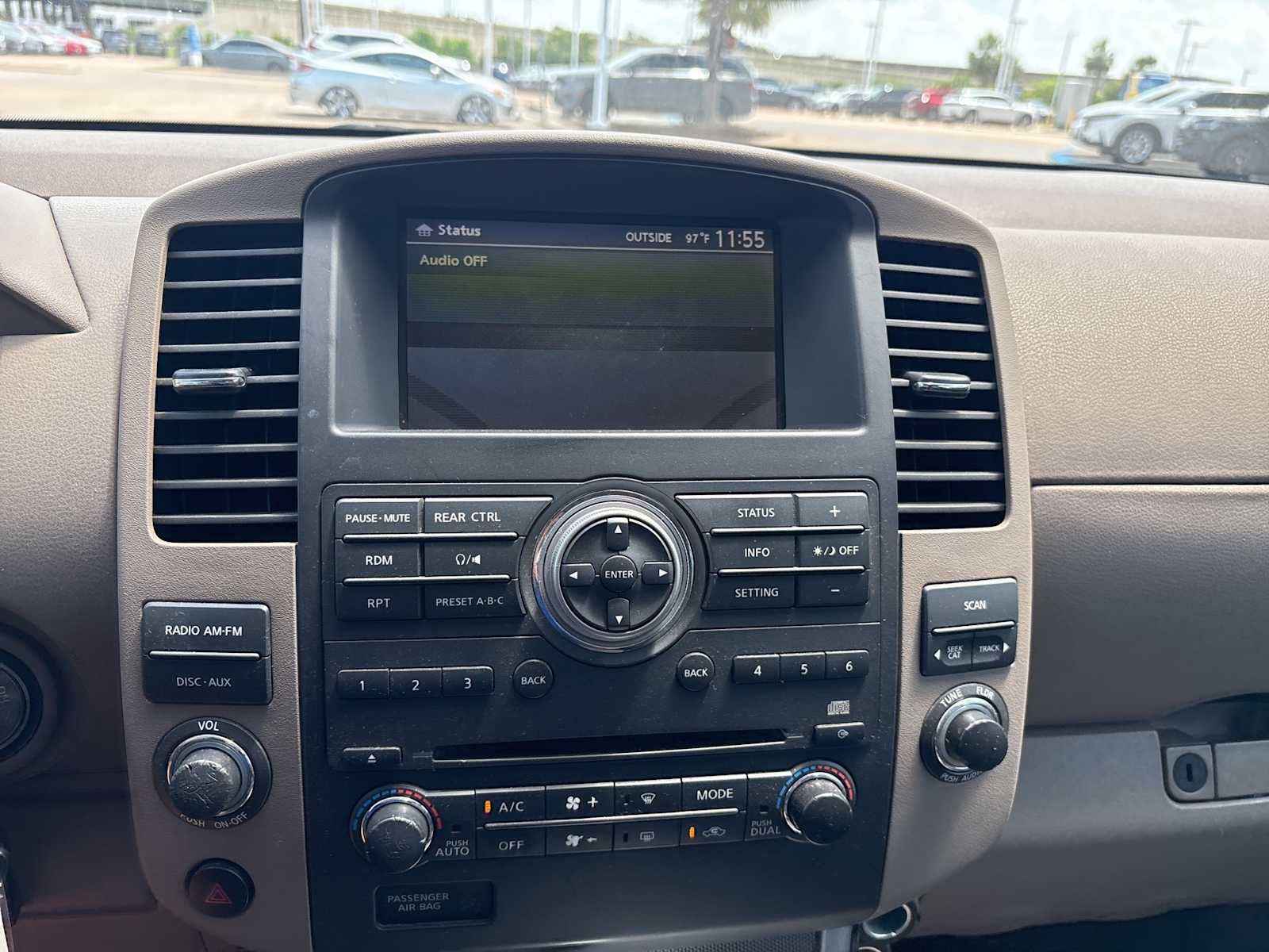 2009 Nissan Pathfinder SE 10