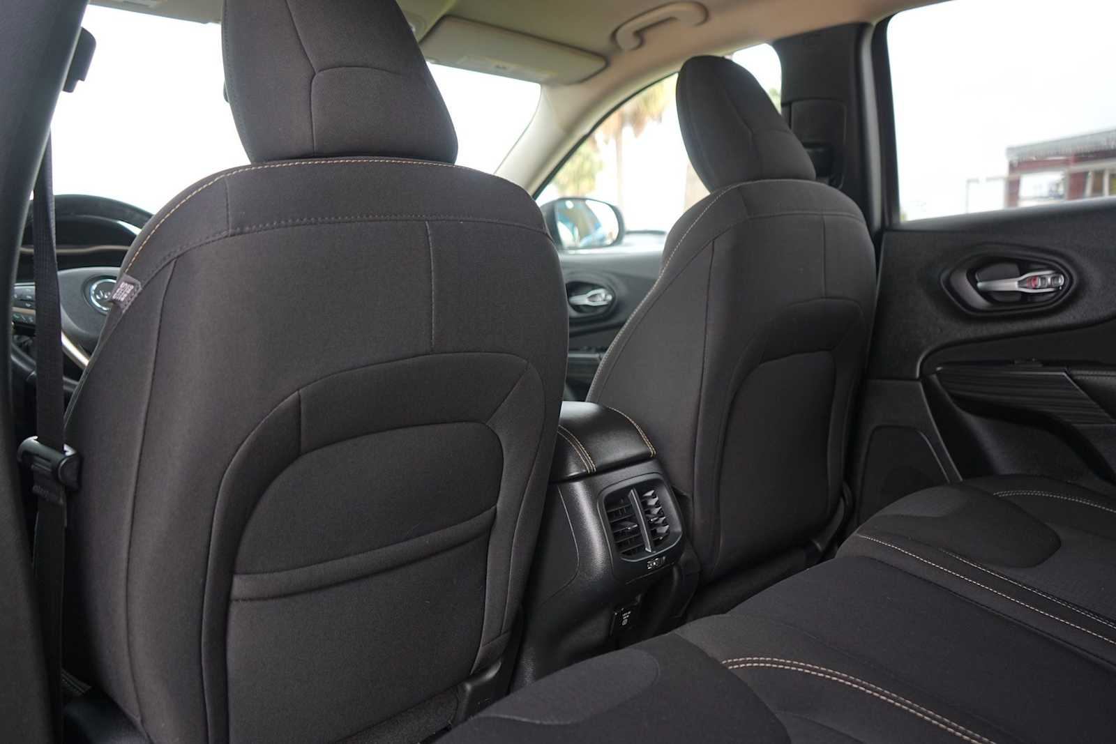 Thumbnail: 2016 Jeep Cherokee - 13