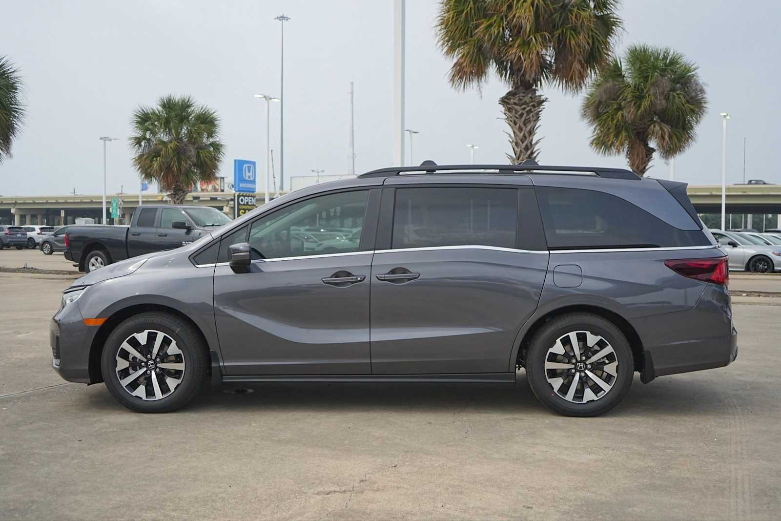 Thumbnail: 2026 Honda Odyssey - 3