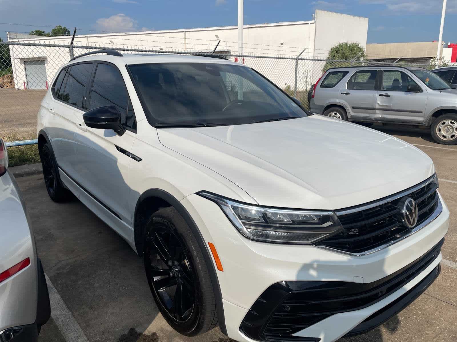 Thumbnail: 2023 Volkswagen Tiguan - 4