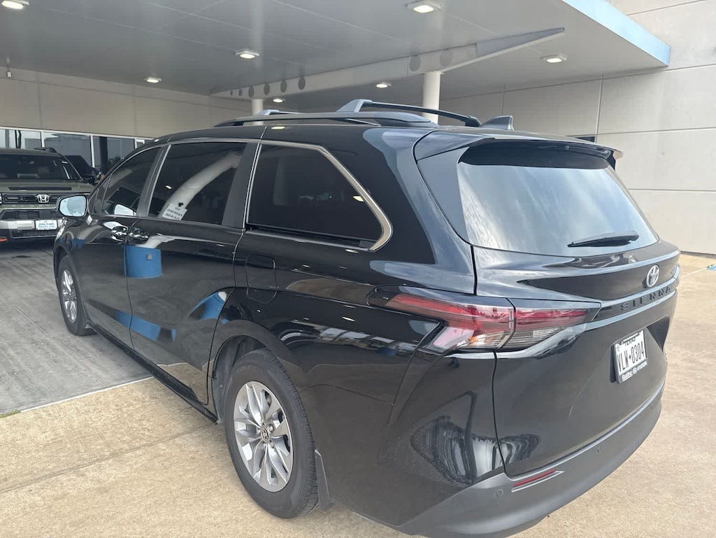 Used 2023 Toyota Sienna XLE 8 Passenger Van Passenger Van