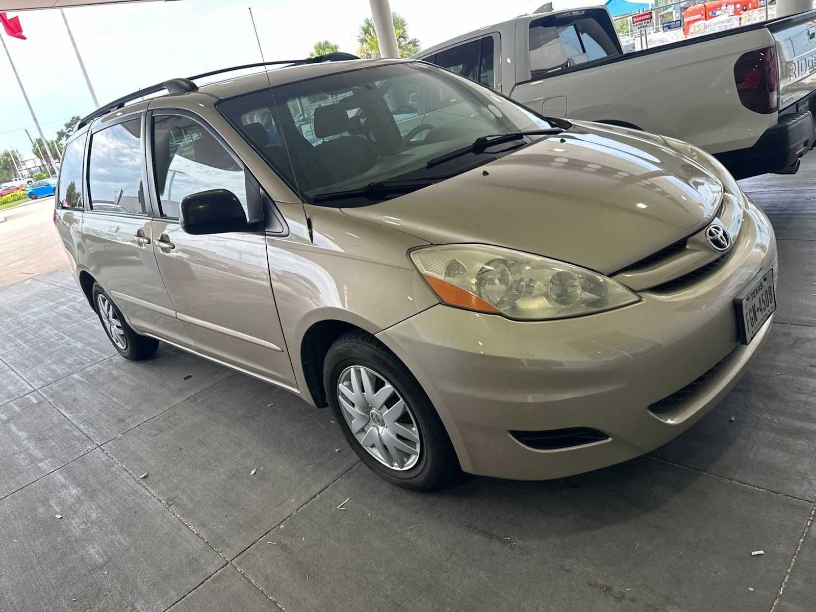 Used 2007 Toyota Sienna LE with VIN 5TDZK23C07S005144 for sale in Houston, TX