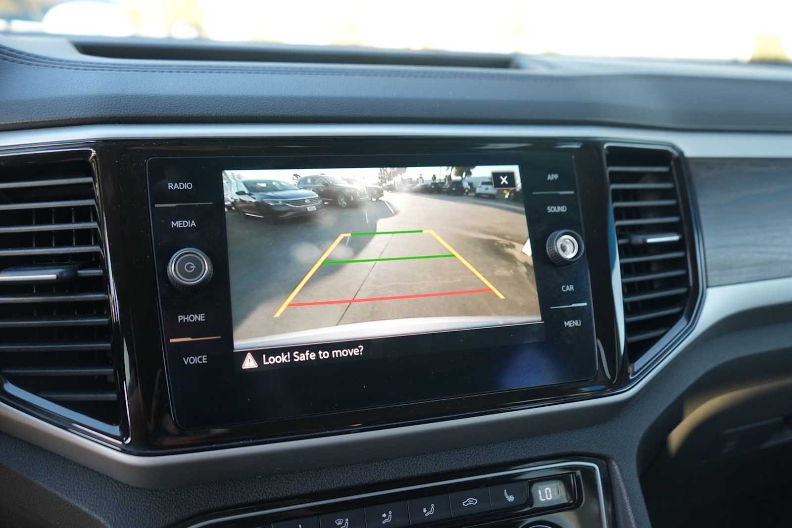 Thumbnail: 2022 Volkswagen Atlas - 22