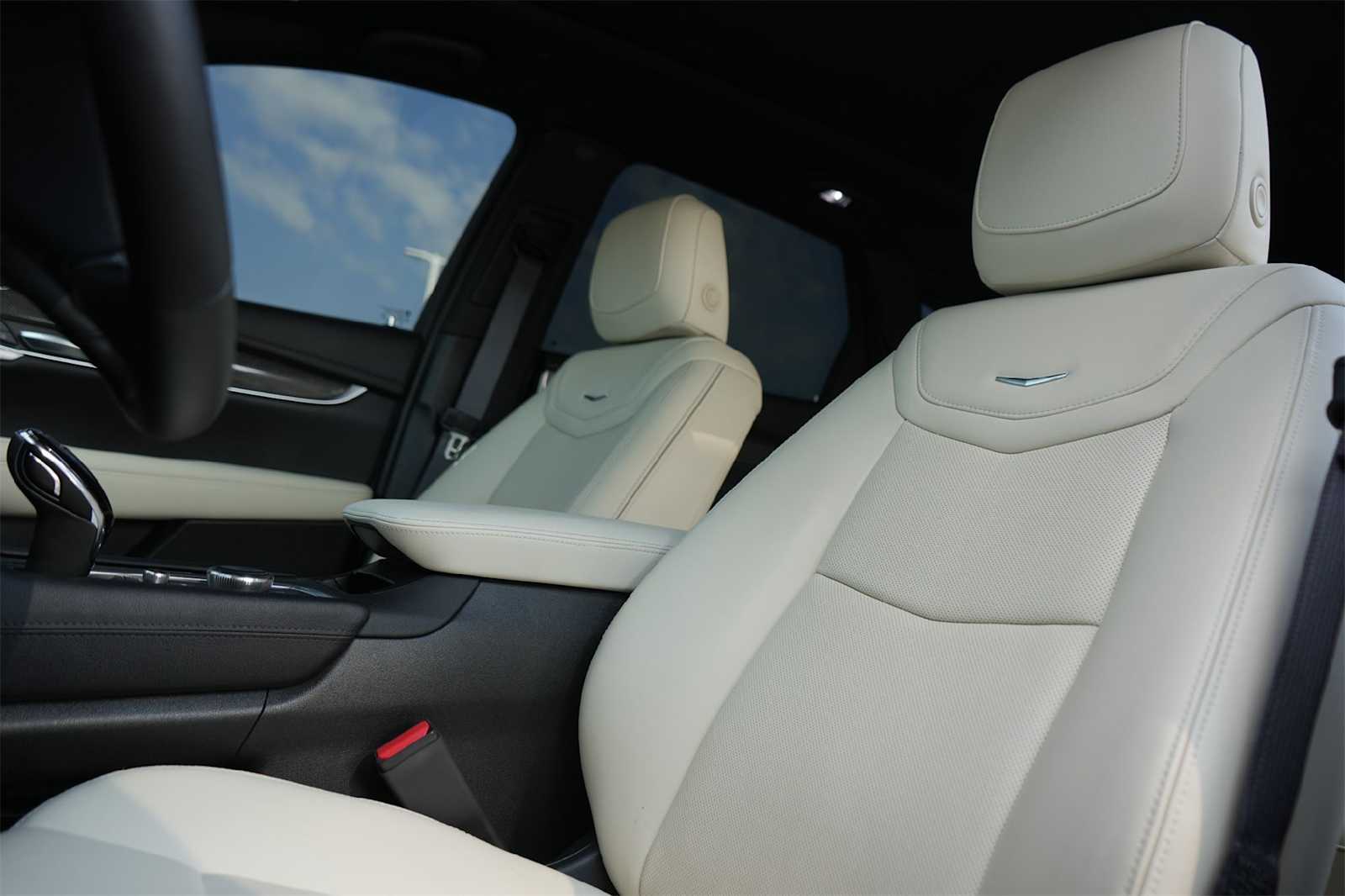 Thumbnail: 2024 Cadillac XT5 - 11