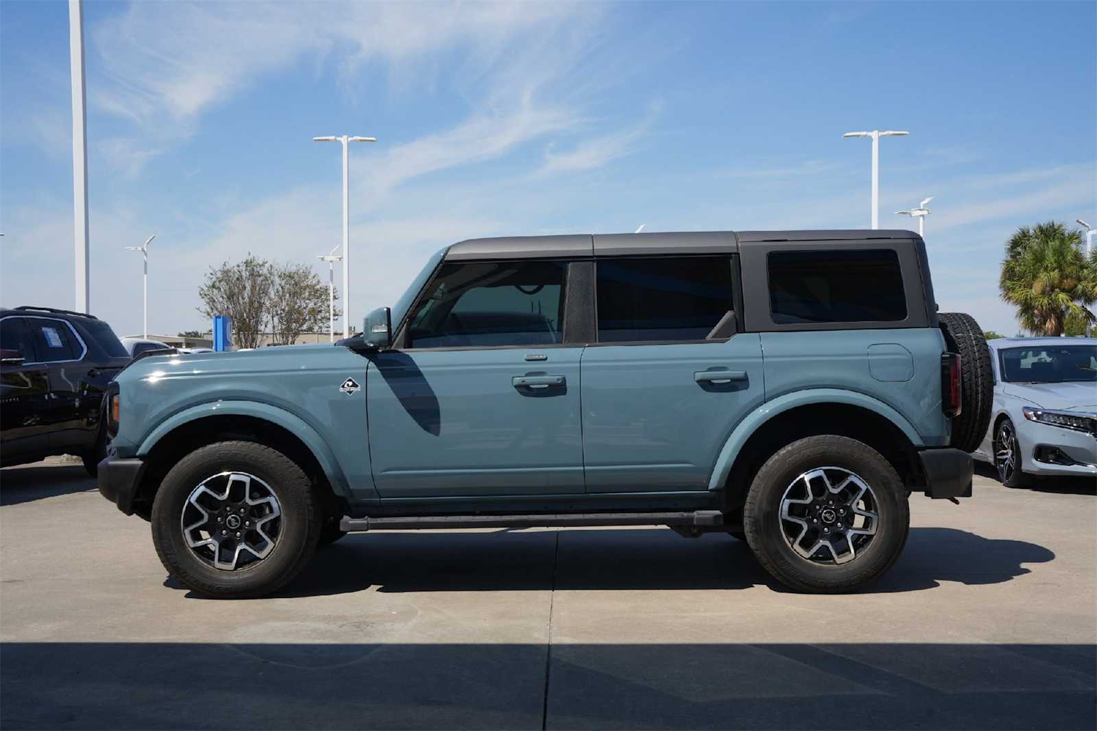 2023 Ford Bronco Outer Banks photo 3