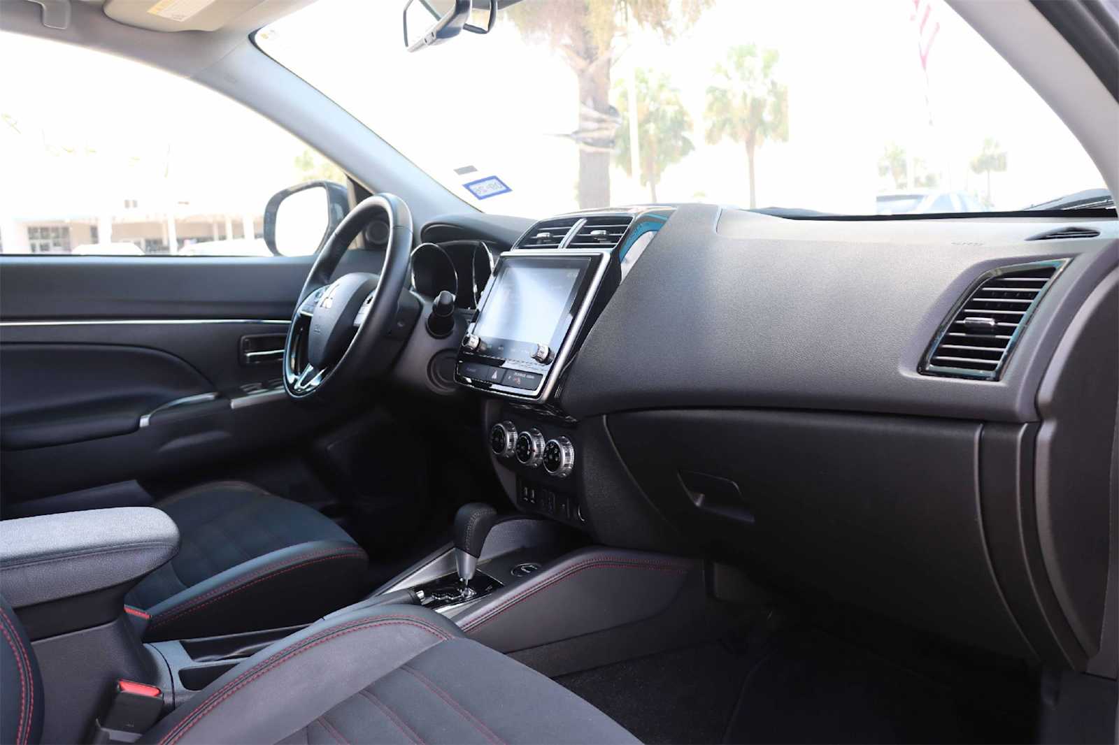 Thumbnail: 2024 Mitsubishi Outlander Sport - 13