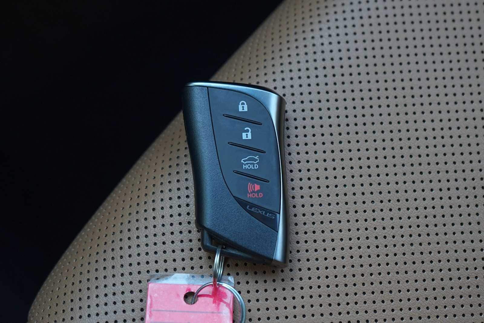 Thumbnail: 2021 Lexus ES - 28