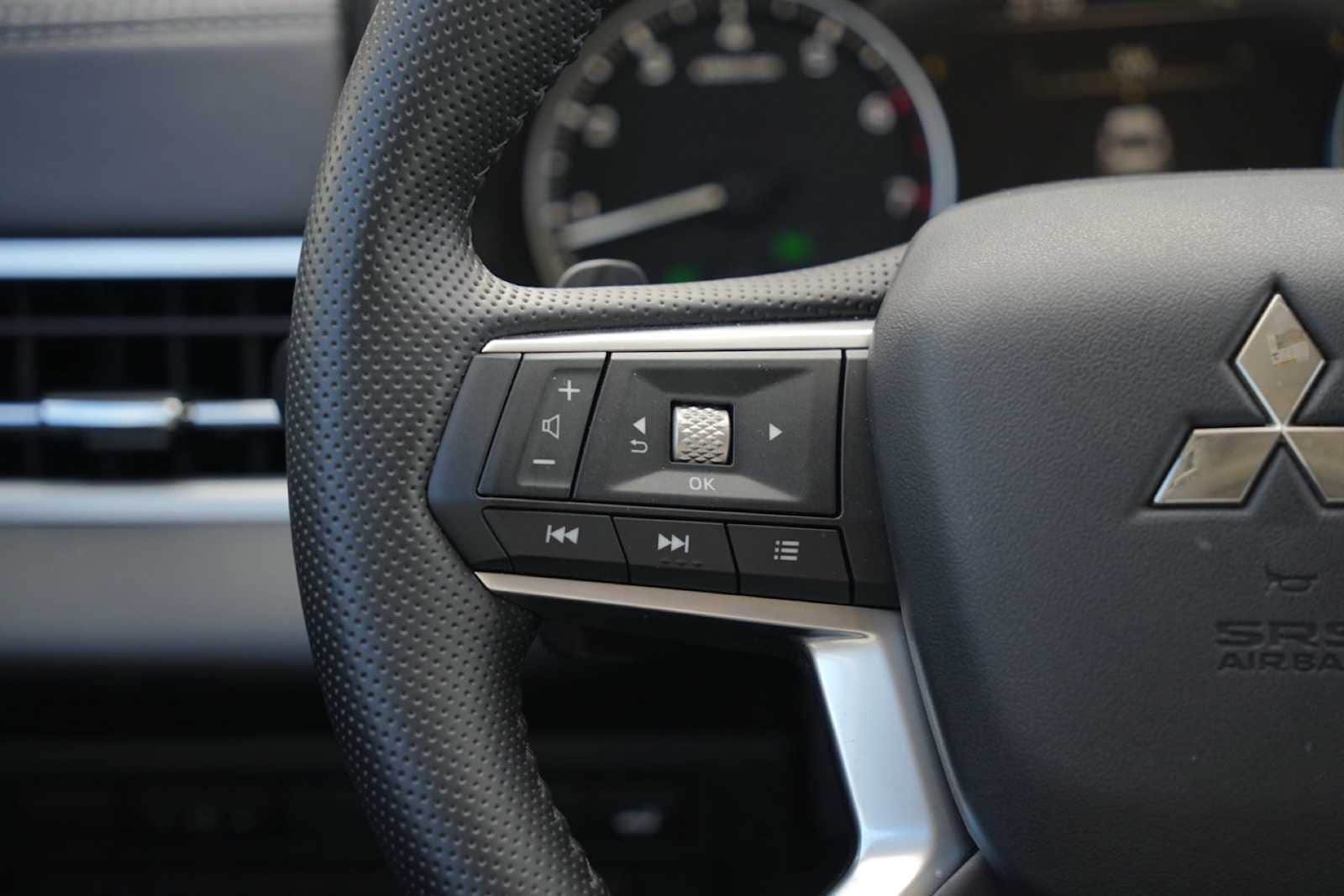 Thumbnail: 2025 Mitsubishi Outlander - 17