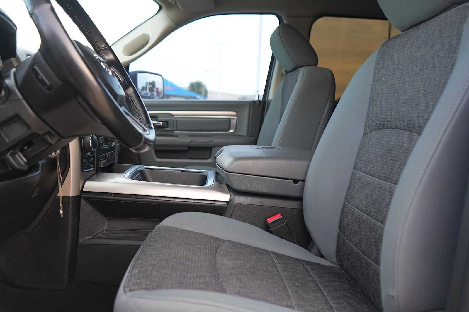 Thumbnail: 2020 RAM 1500 Classic - 11