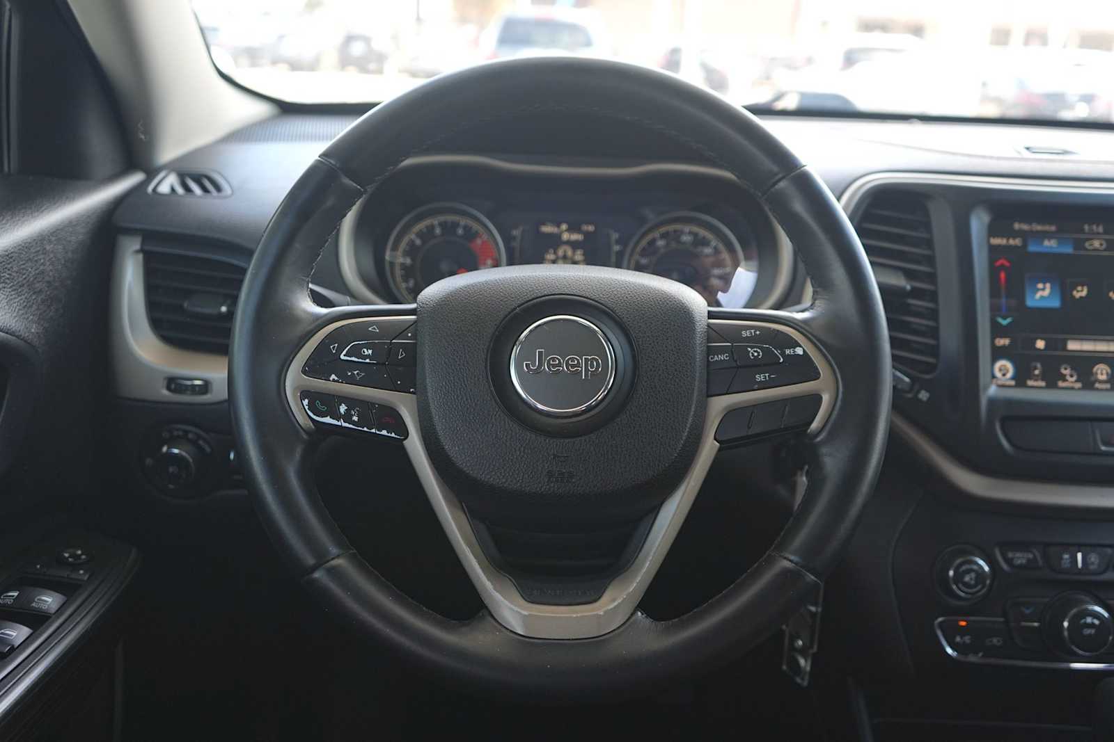 Thumbnail: 2017 Jeep Cherokee - 16