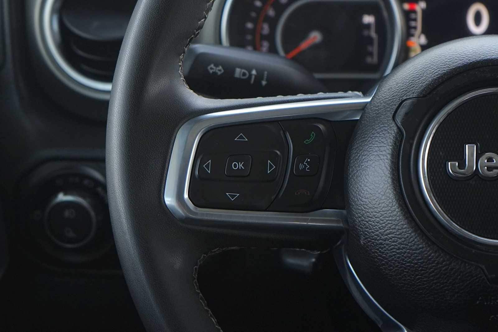 Thumbnail: 2023 Jeep Gladiator - 17