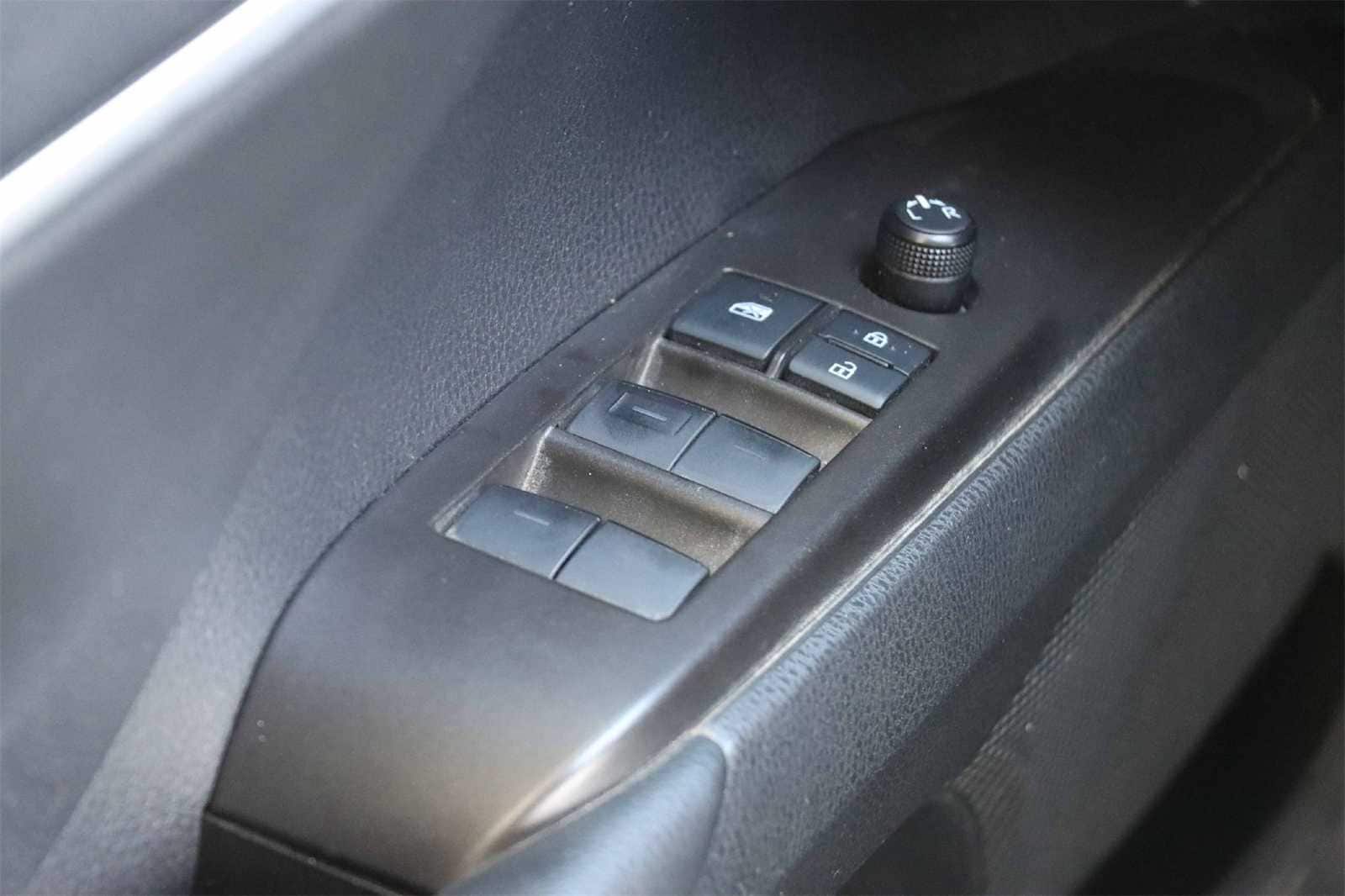 Thumbnail: 2022 Toyota Camry - 18