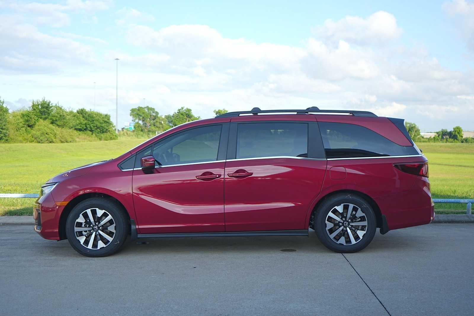 Thumbnail: 2026 Honda Odyssey - 3
