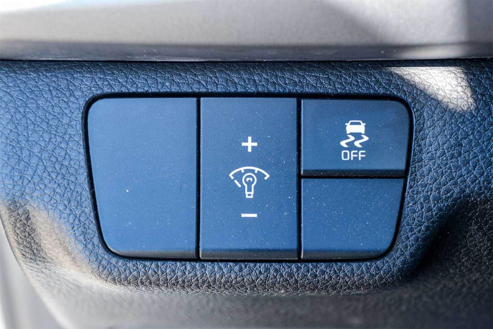 Thumbnail: 2022 Kia Rio - 23