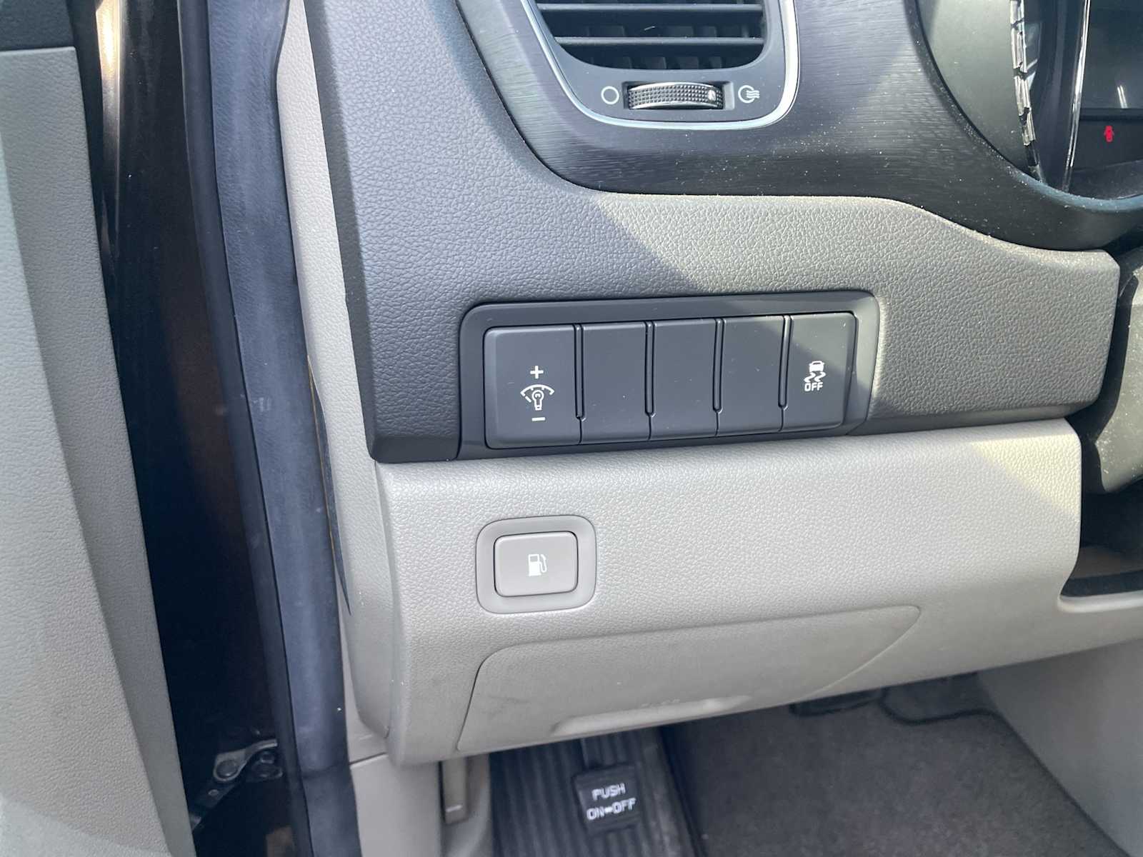 Thumbnail: 2017 Kia Sedona - 5