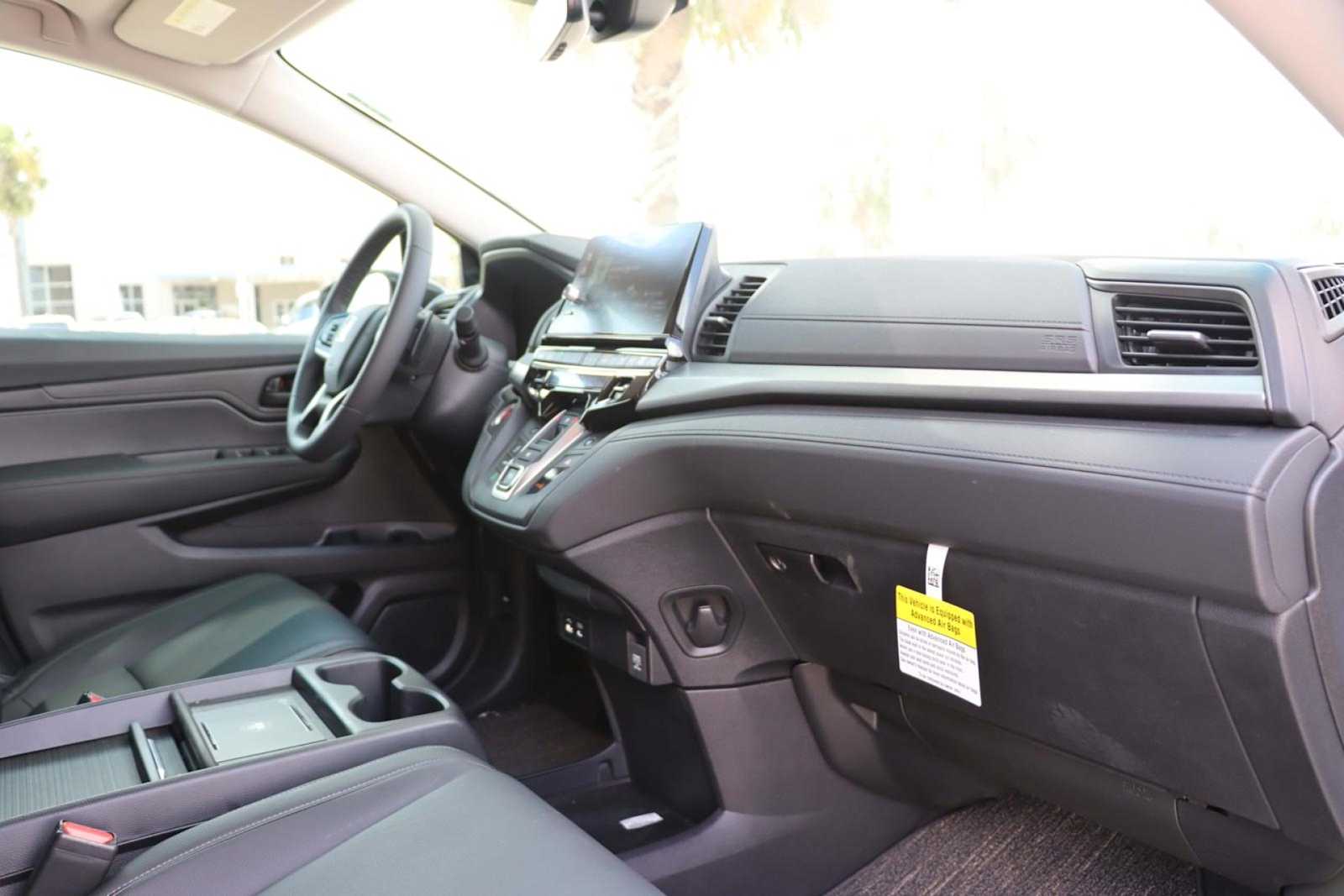 Thumbnail: 2025 Honda Odyssey - 13