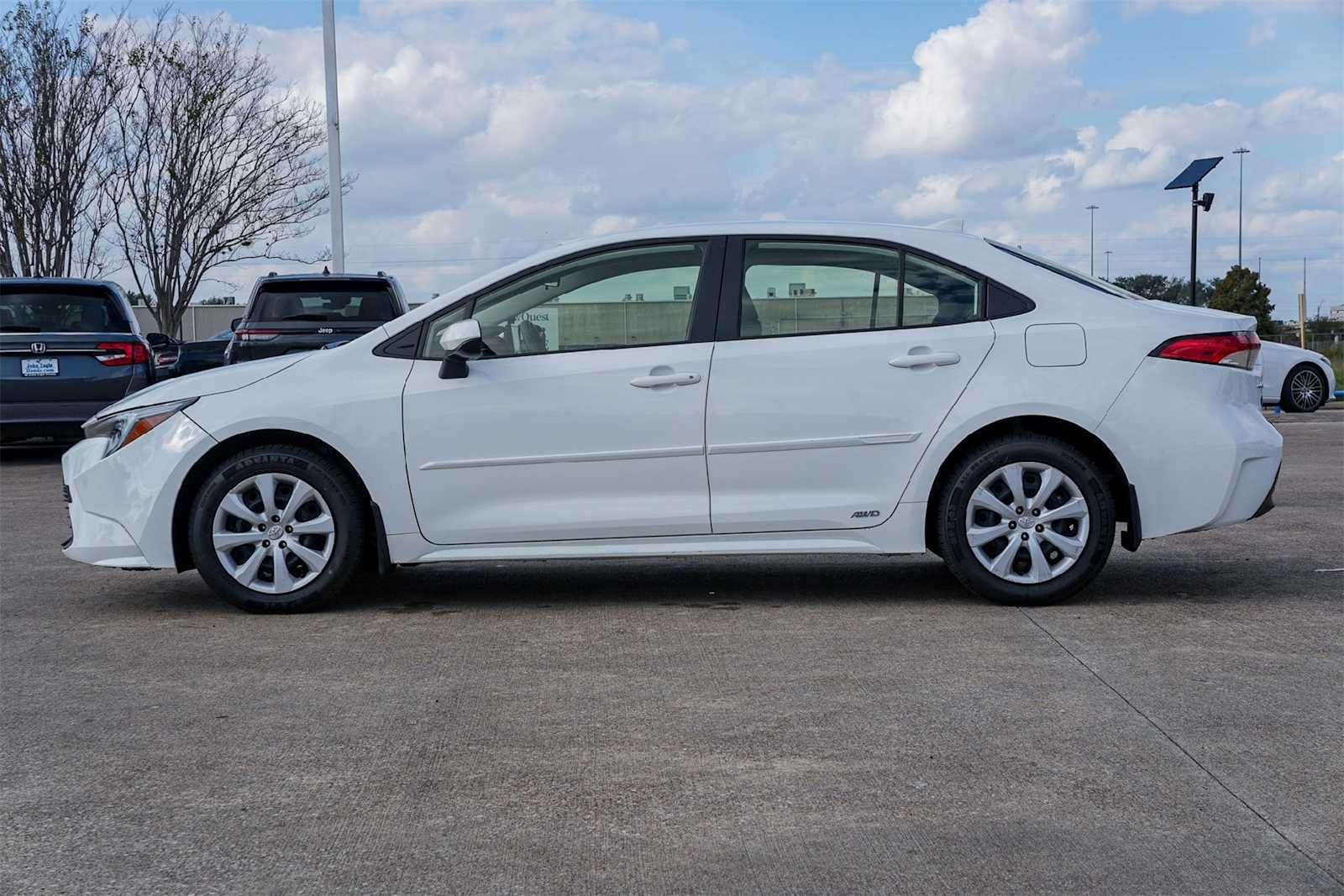 2024 Toyota Corolla Hybrid LE photo 3