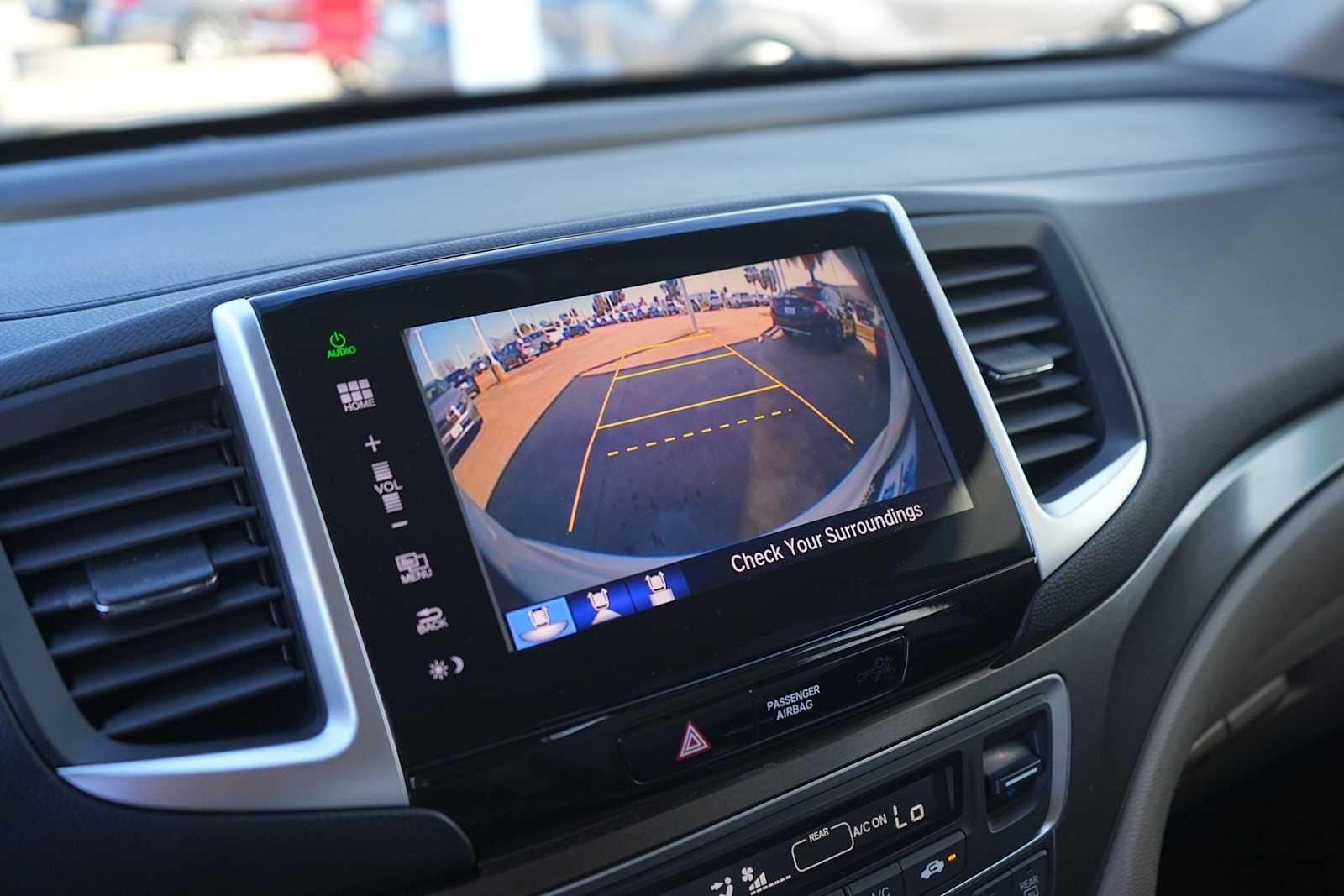 Thumbnail: 2016 Honda Pilot - 22