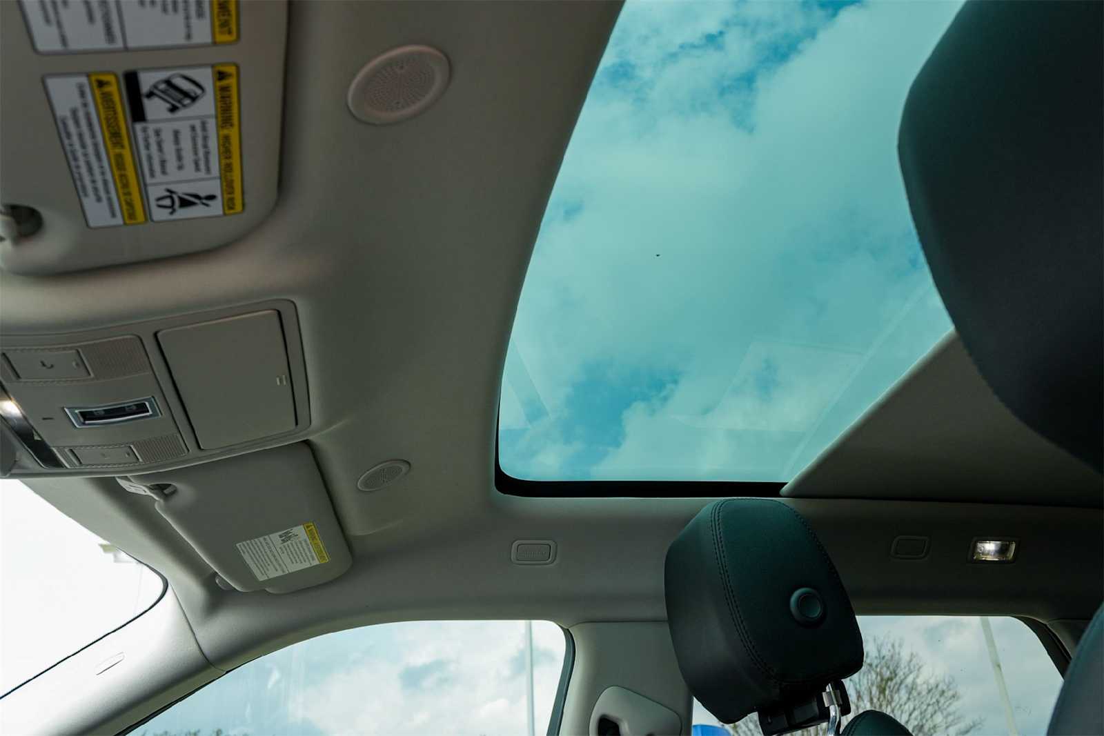 Thumbnail: 2022 Land Rover Range Rover Evoque - 23