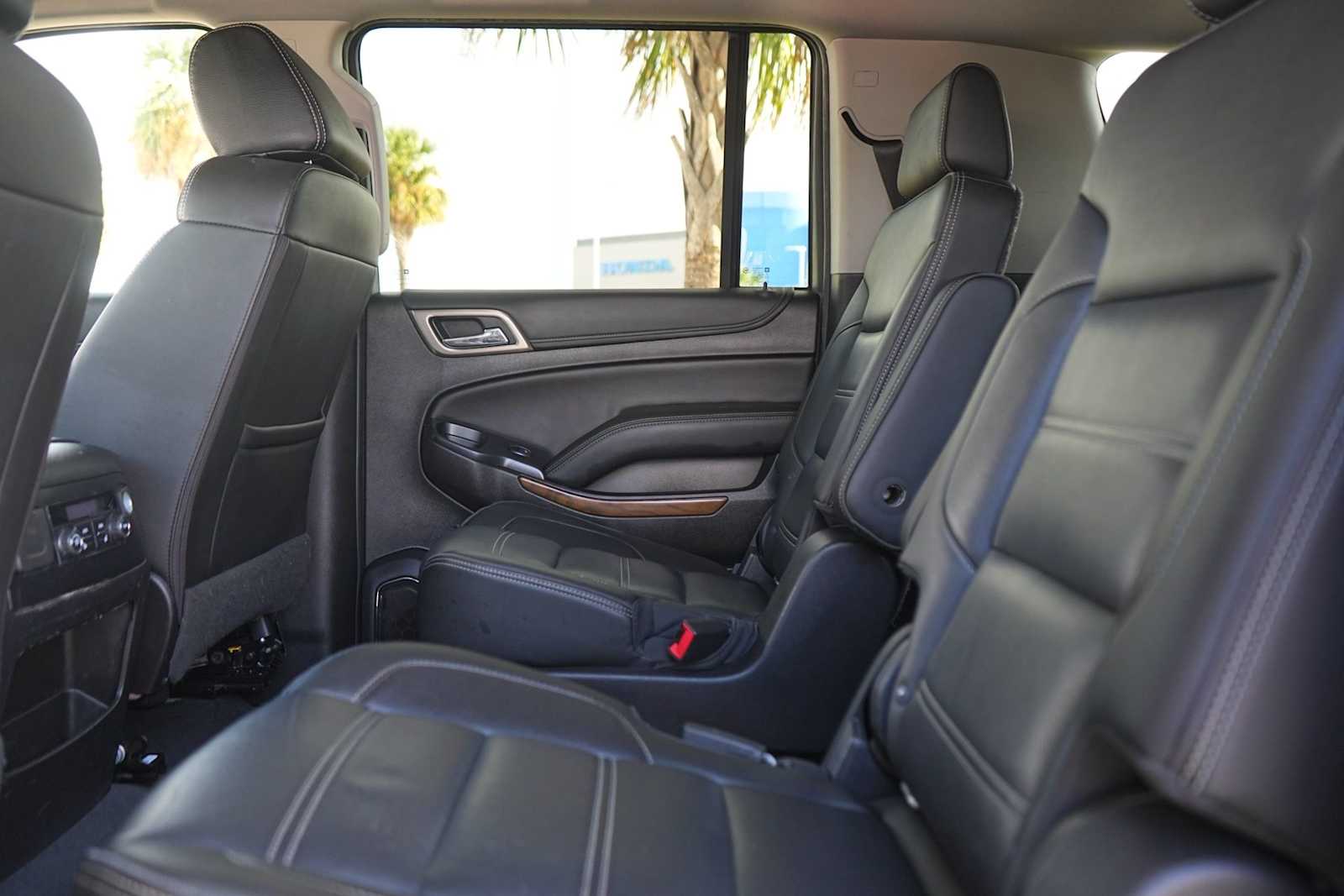 Thumbnail: 2019 GMC Yukon XL - 14