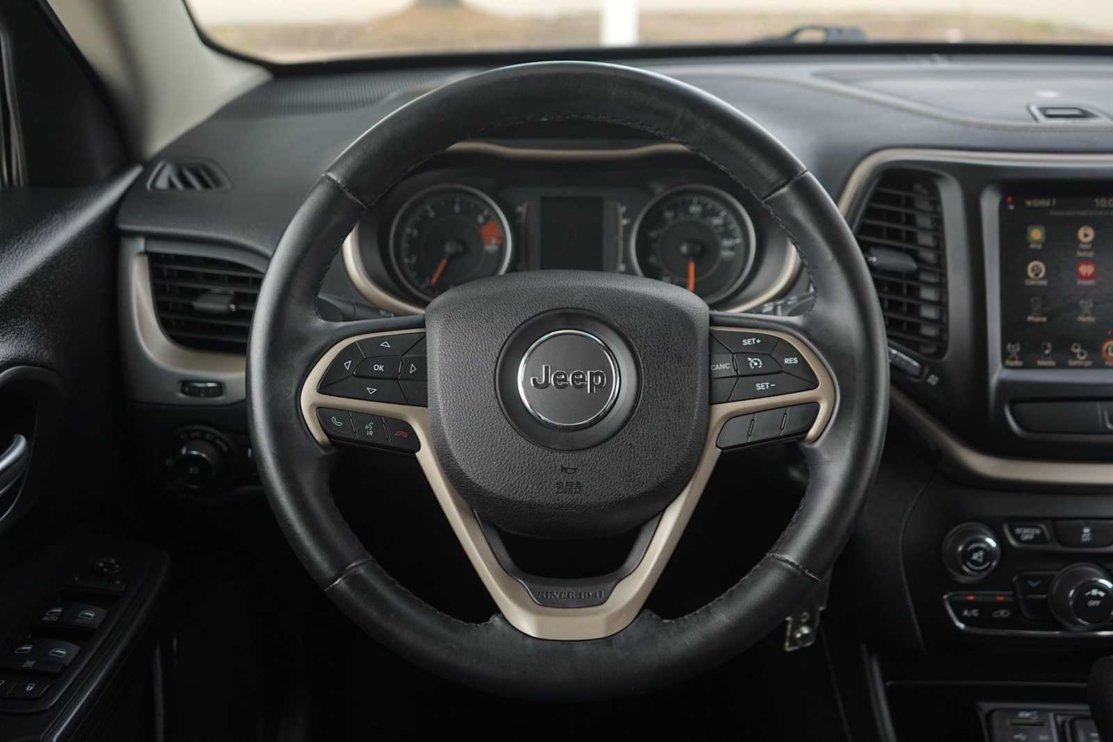 Thumbnail: 2016 Jeep Cherokee - 16