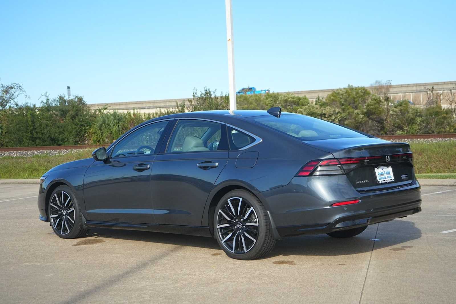 2025 Honda Accord Hybrid Touring photo 2