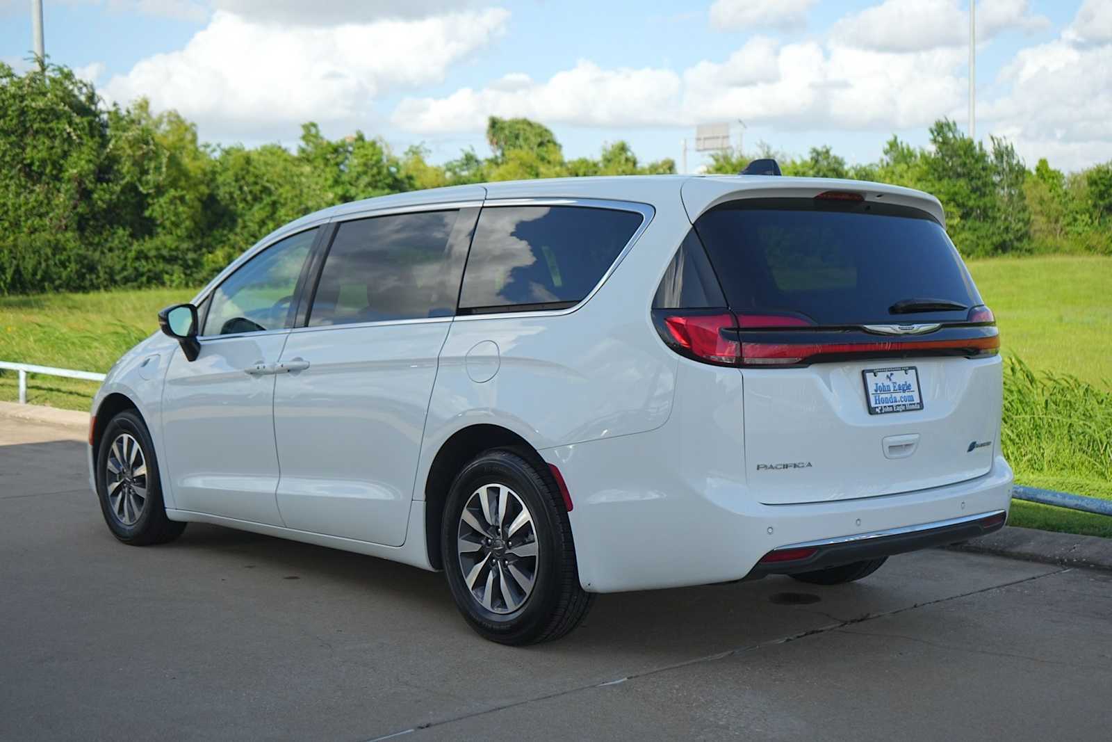 Thumbnail: 2024 Chrysler Pacifica - 3