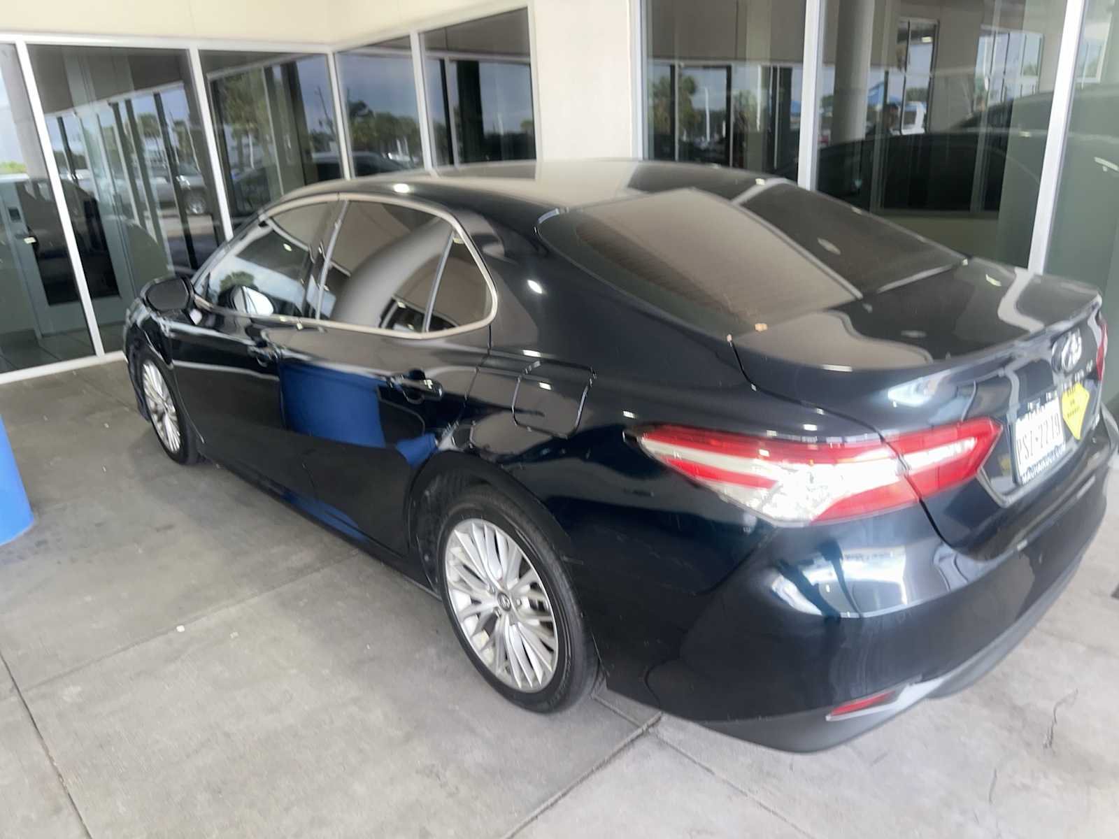 2018 Toyota Camry SE XLE photo 3