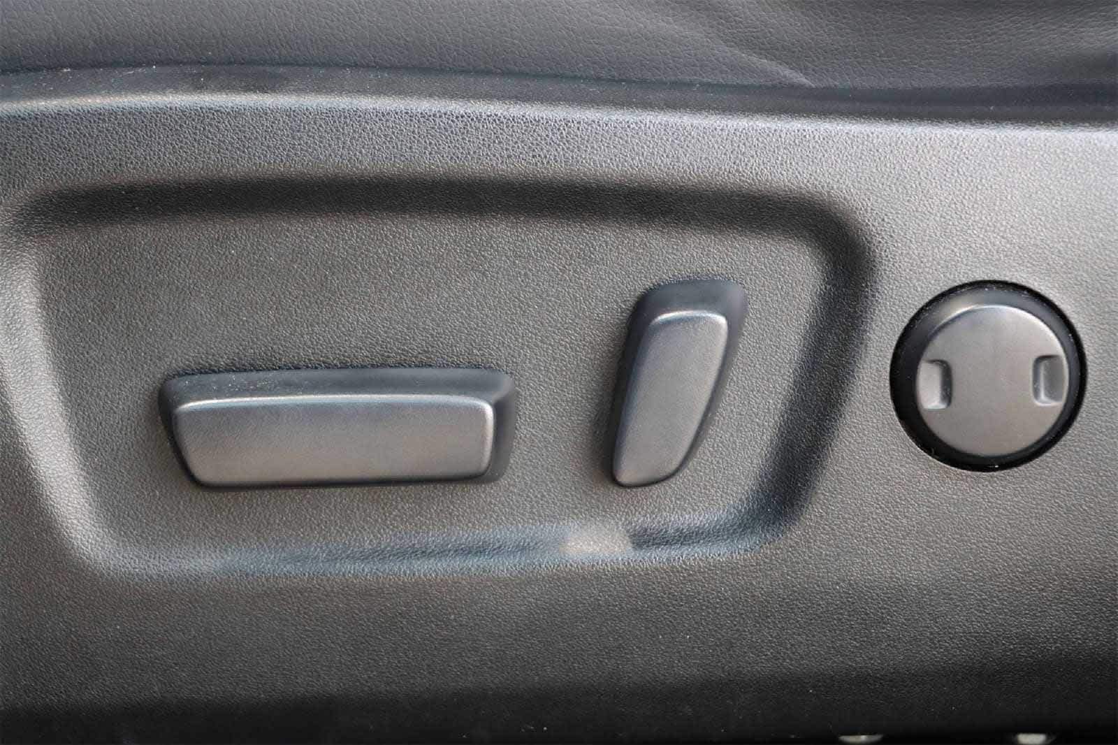 Thumbnail: 2016 Toyota Highlander - 29