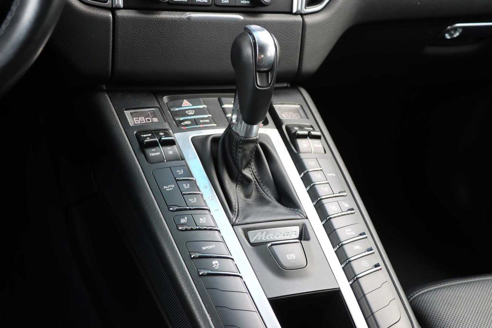 Thumbnail: 2017 Porsche Macan - 18