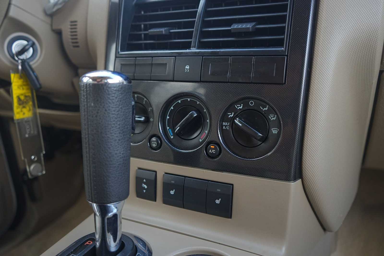 Thumbnail: 2010 Ford Explorer - 20