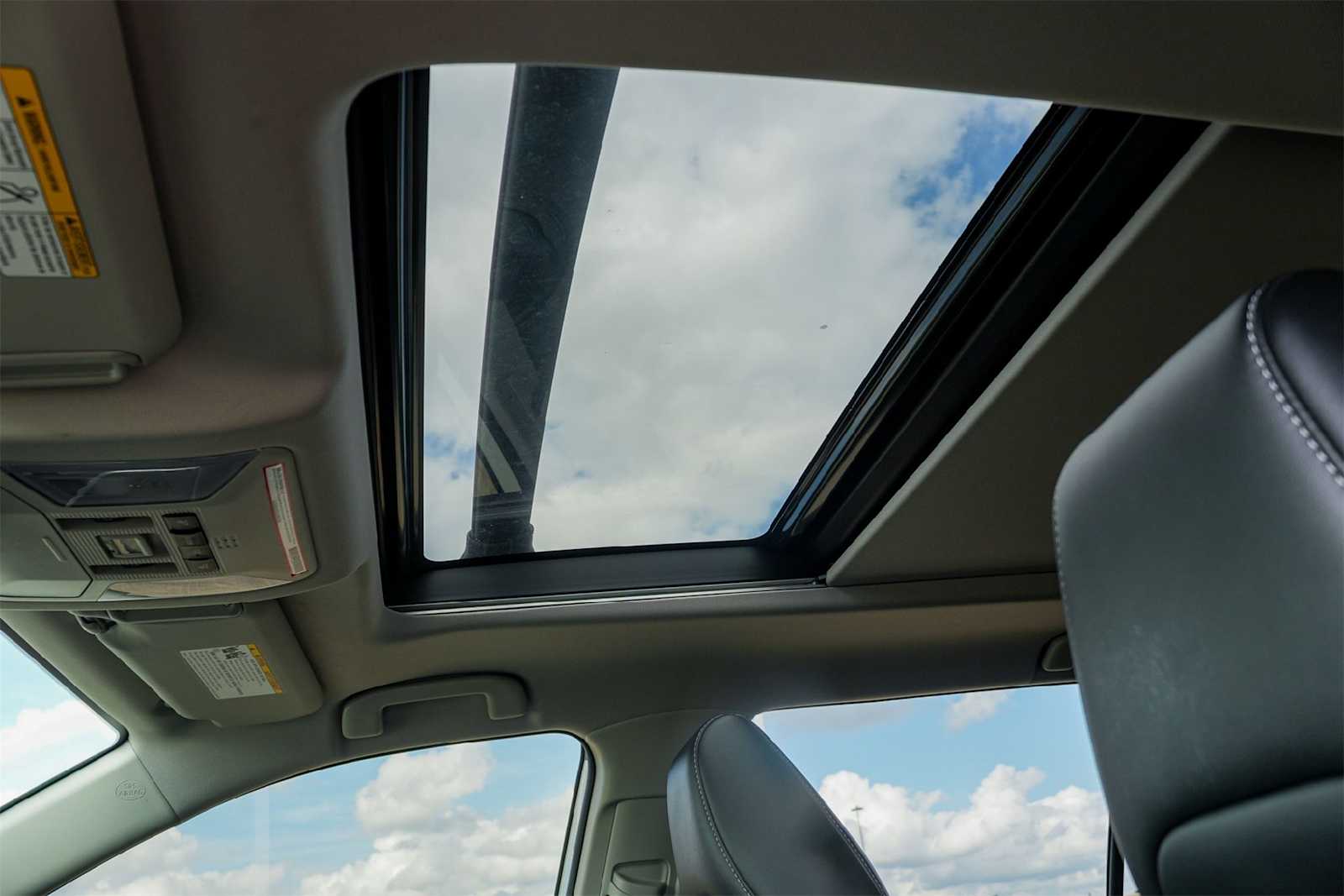 Thumbnail: 2021 Toyota RAV4 - 23