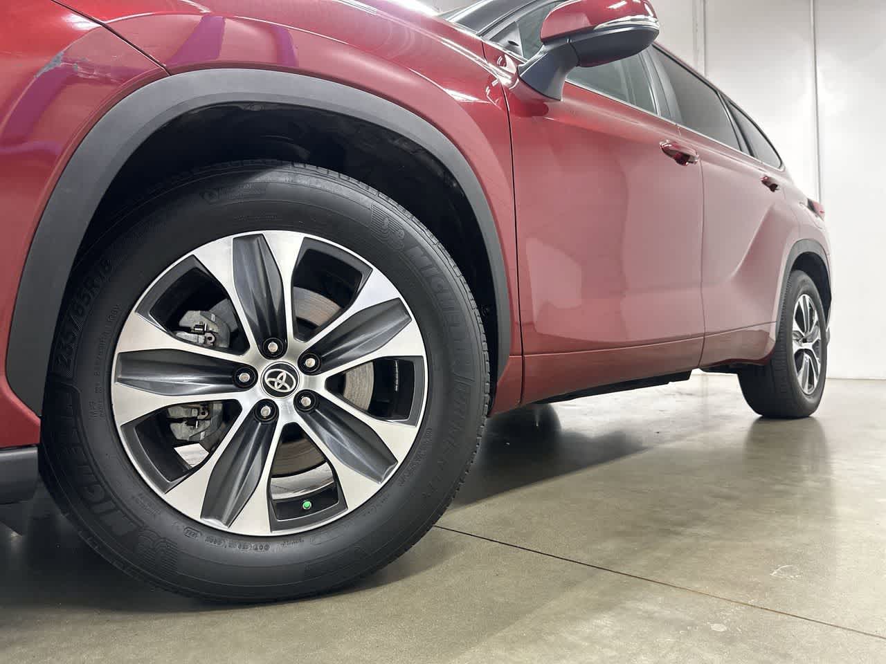 Thumbnail: 2023 Toyota Highlander - 27