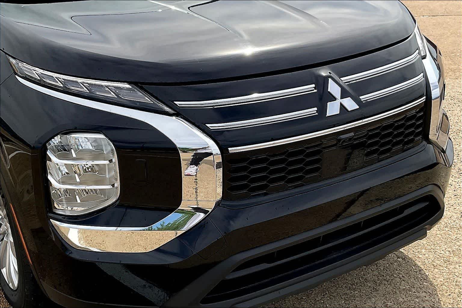 2025 Mitsubishi Outlander ES - Photo 32