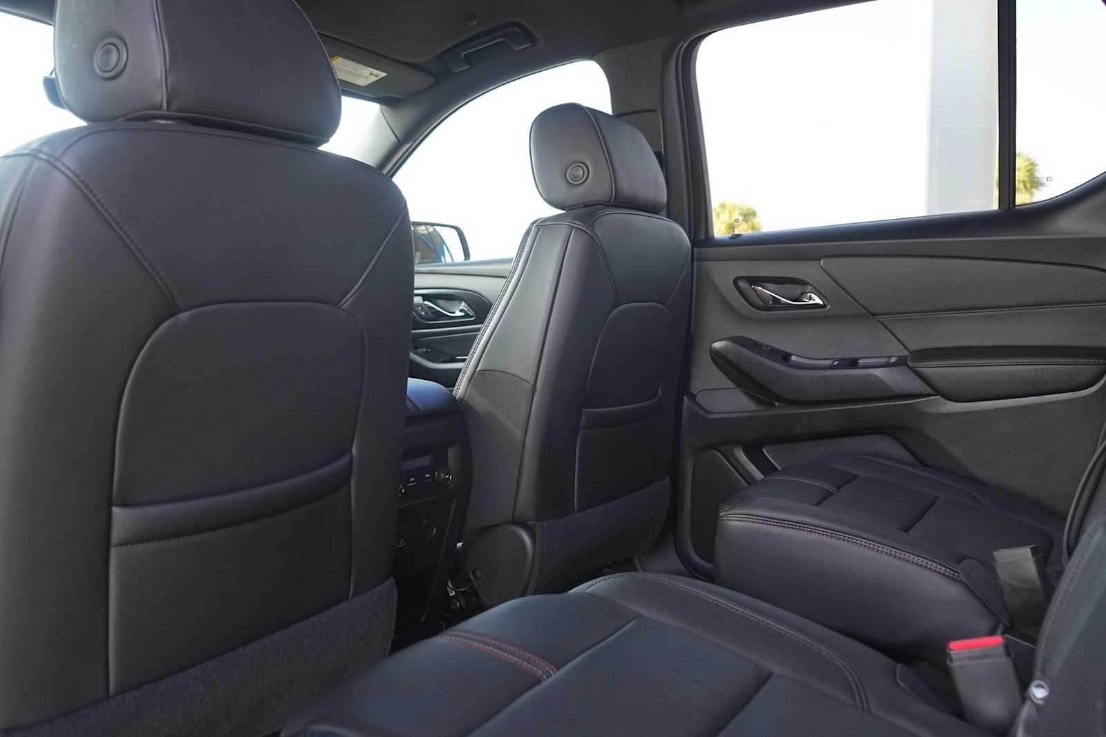 Thumbnail: 2022 Chevrolet Traverse - 13