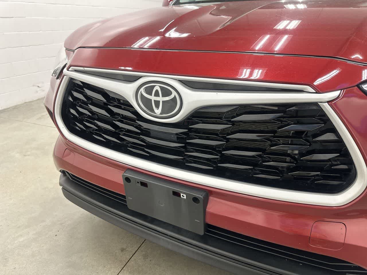 Thumbnail: 2023 Toyota Highlander - 29