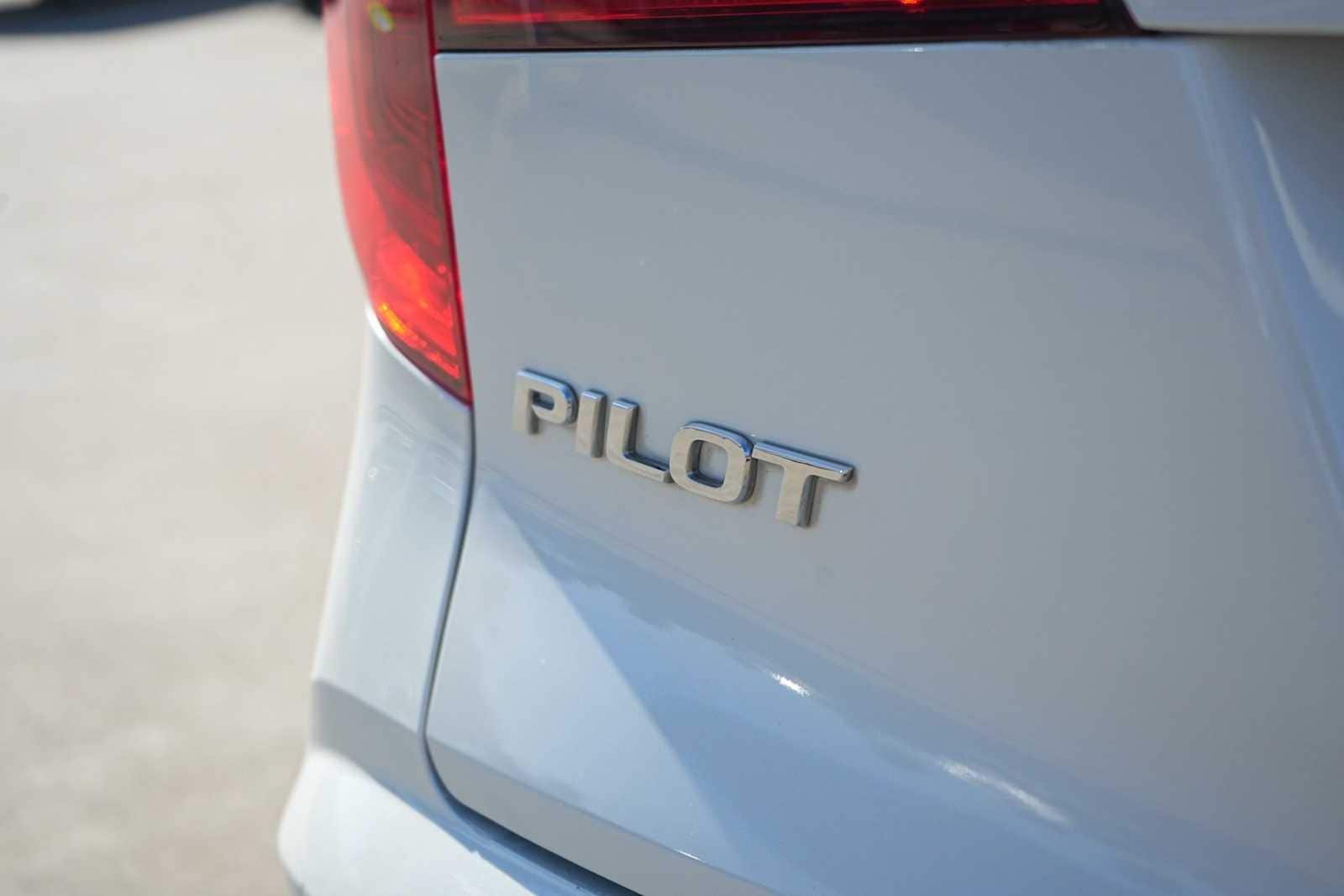 Thumbnail: 2016 Honda Pilot - 8
