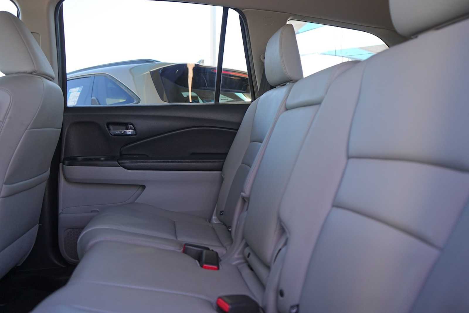 Thumbnail: 2017 Honda Pilot - 14