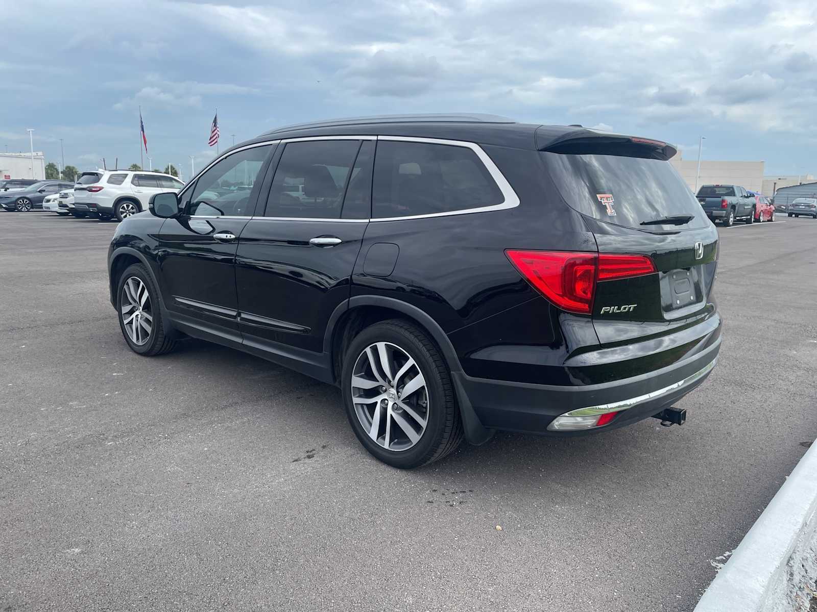 Thumbnail: 2018 Honda Pilot - 3