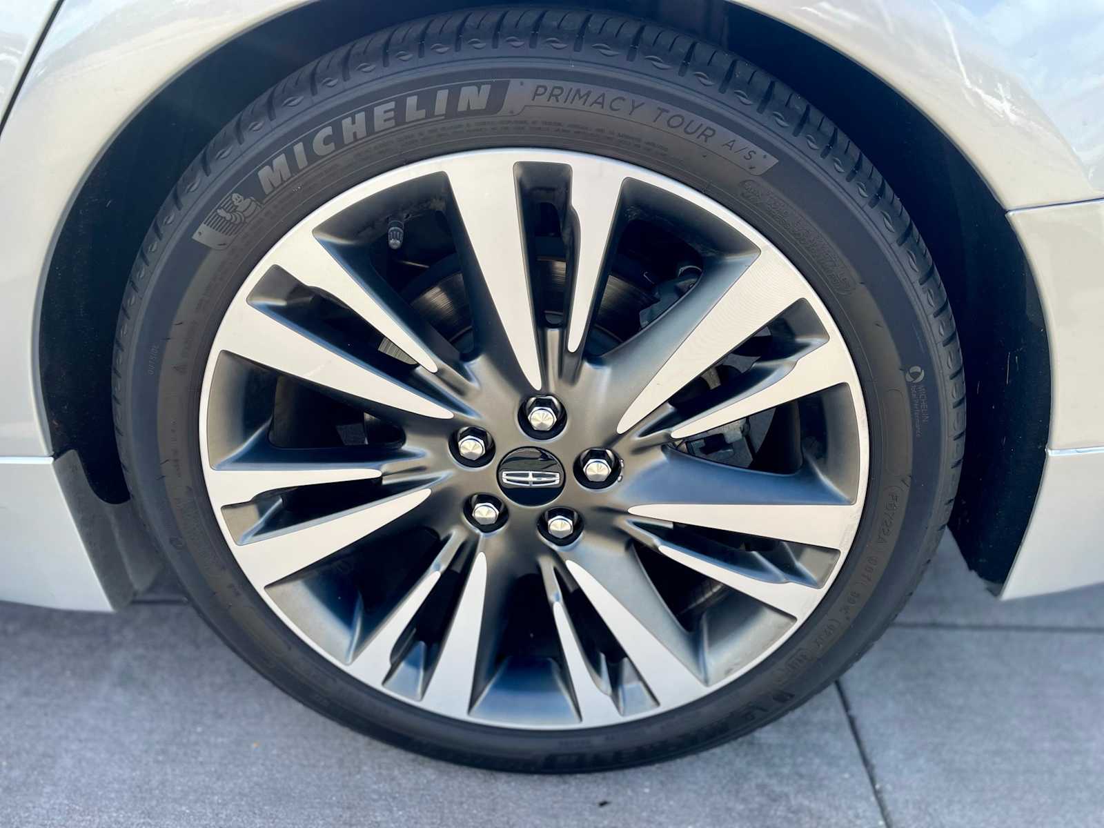 Thumbnail: 2019 Lincoln MKZ - 19