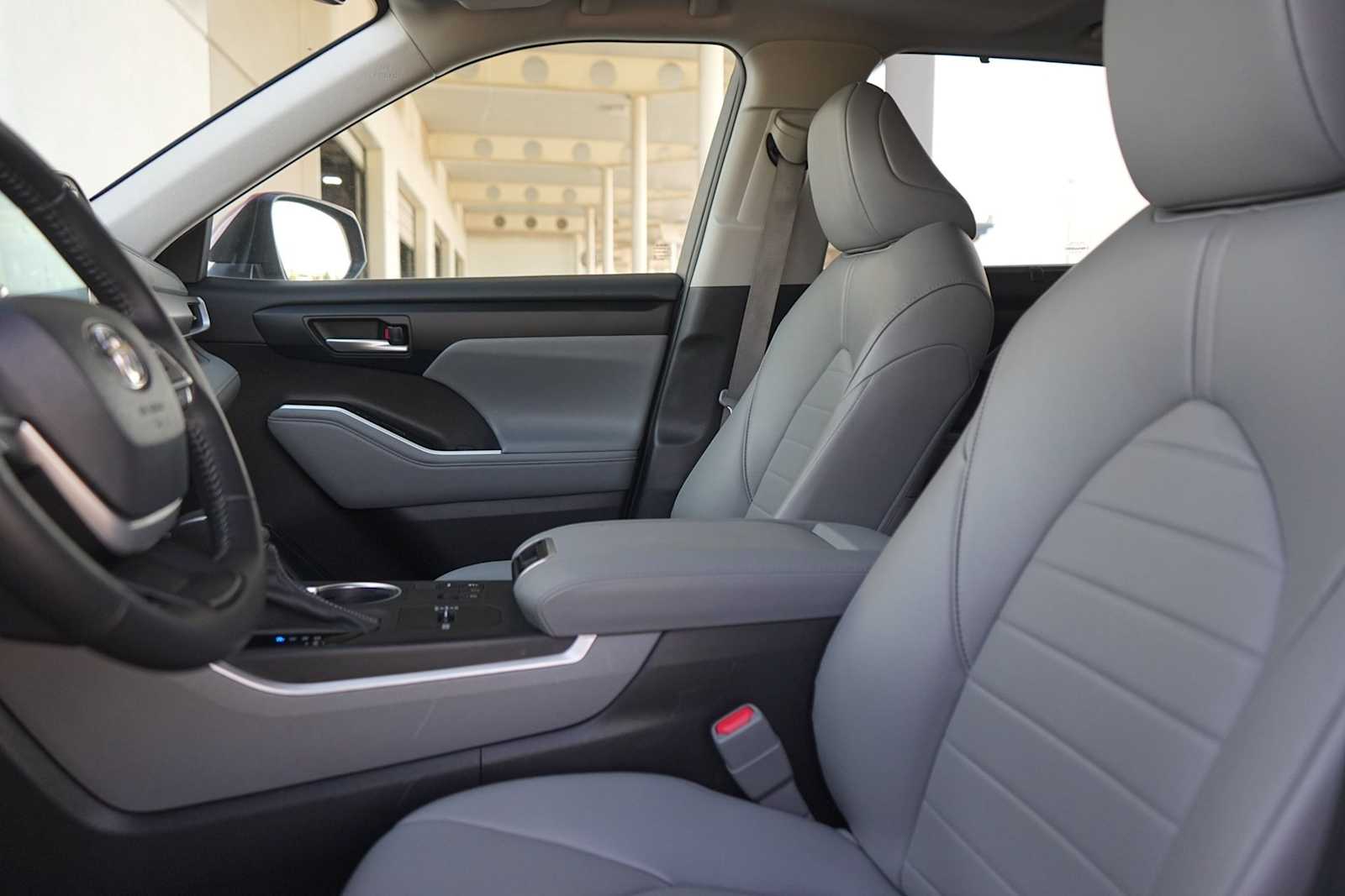 2023 Toyota Highlander XLE - Photo 11