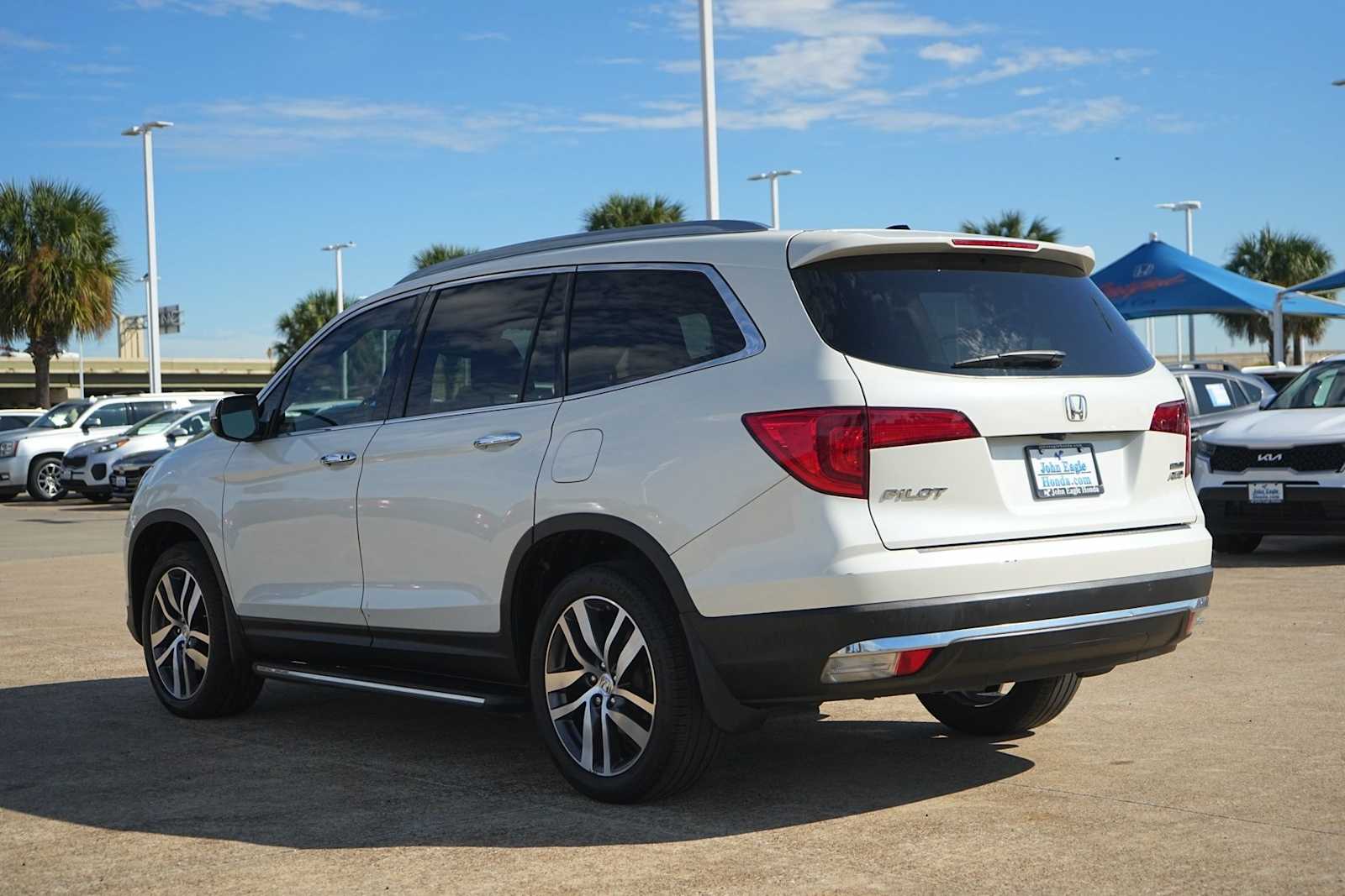 Thumbnail: 2017 Honda Pilot - 4