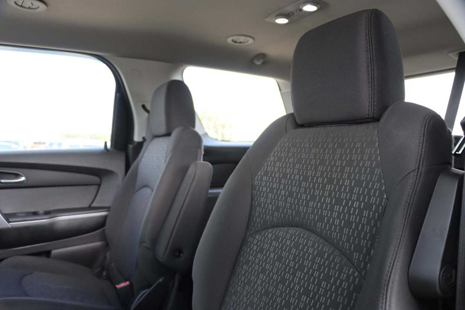 Thumbnail: 2012 GMC Acadia - 15