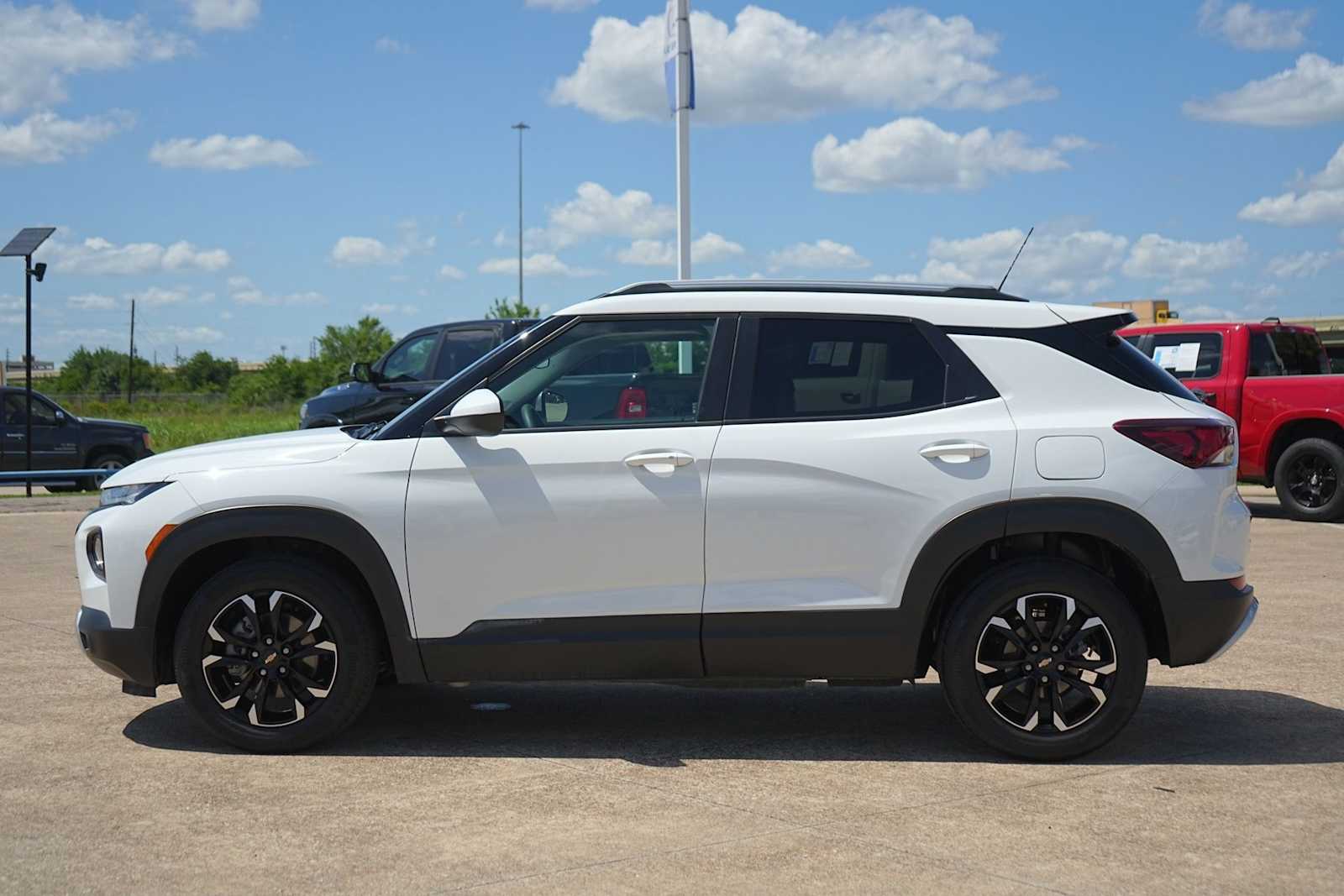 Thumbnail: 2023 Chevrolet TrailBlazer - 3