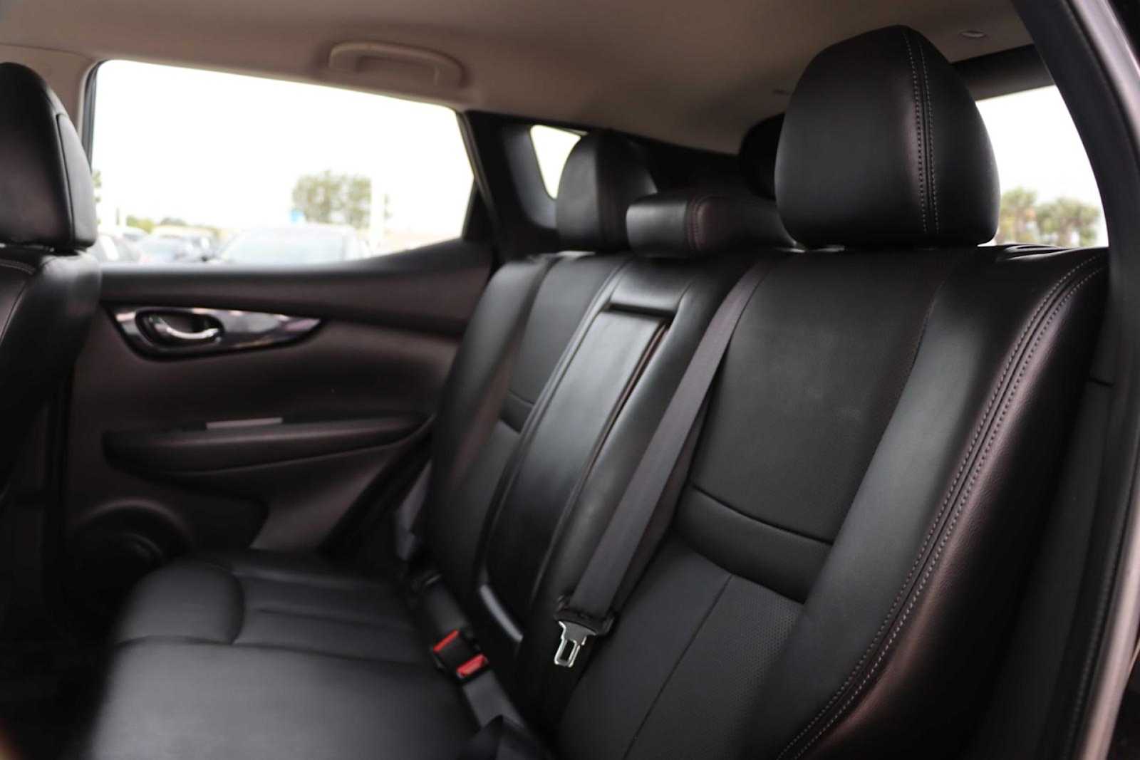 2019 Nissan Rogue Sport SL 16