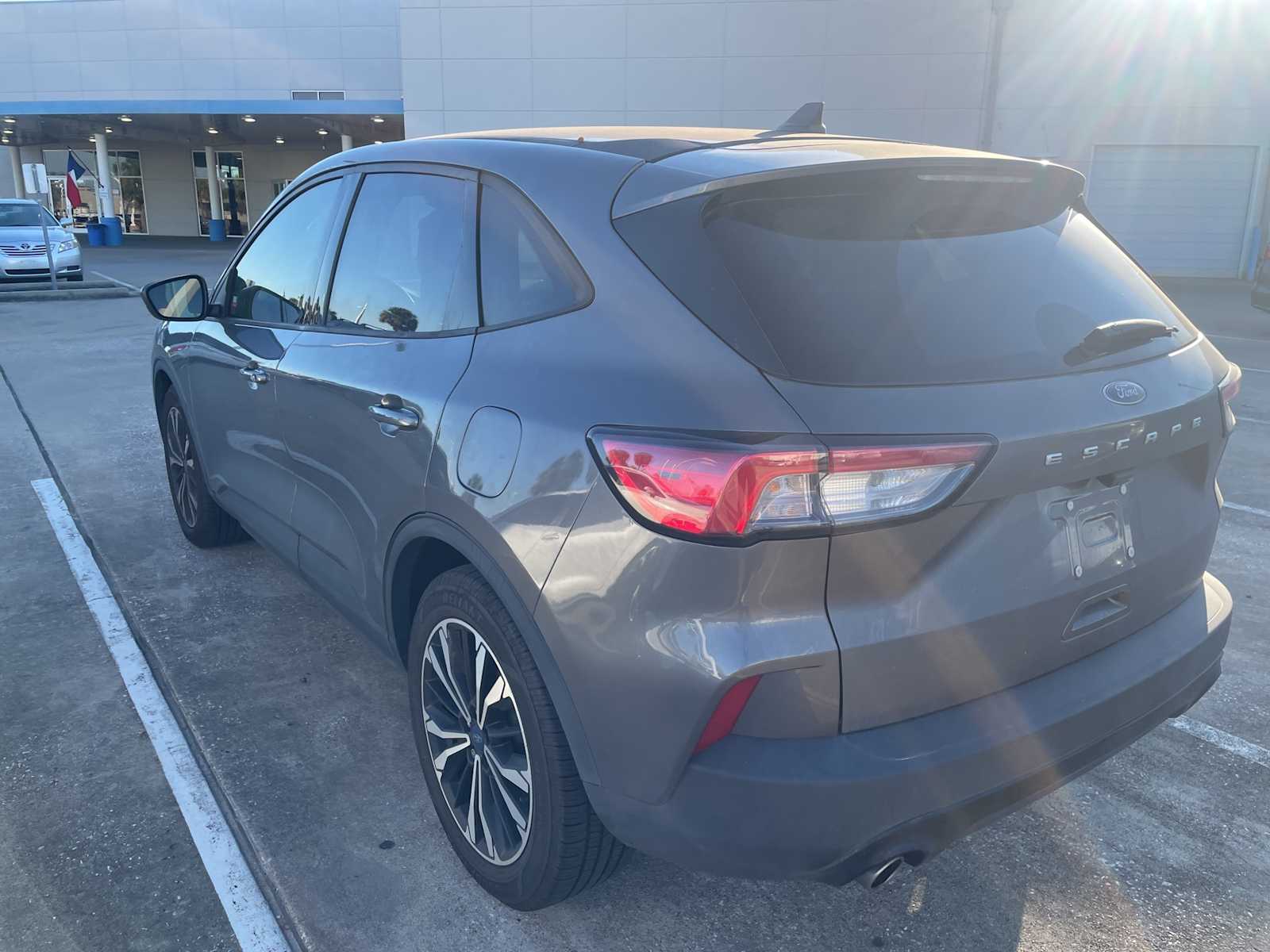 2022 Ford Escape SE photo 2