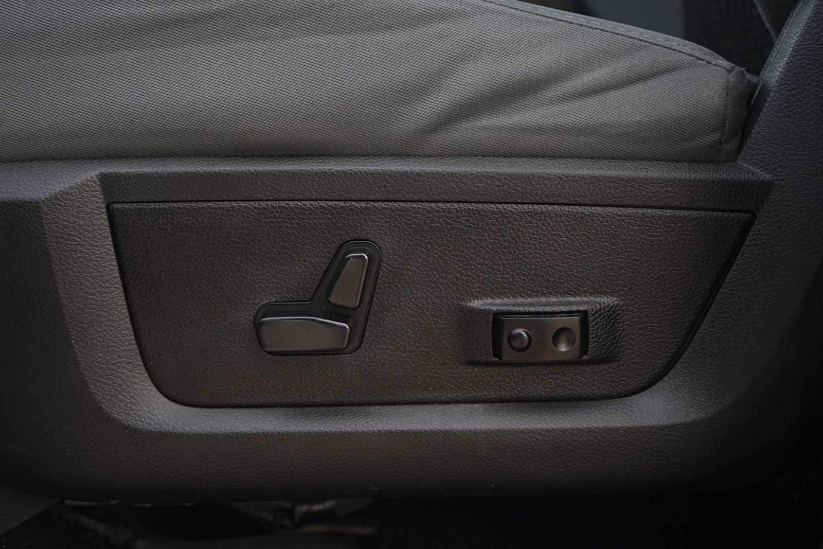 Thumbnail: 2020 RAM 1500 Classic - 12