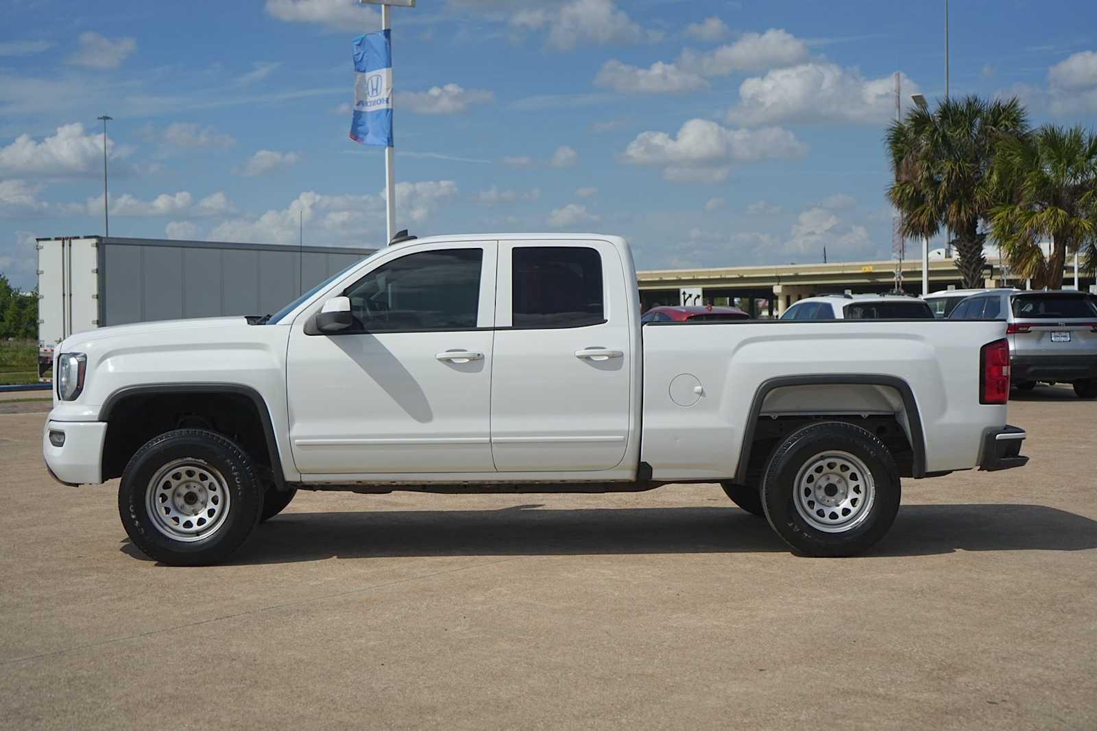 Thumbnail: 2017 GMC Sierra 1500 - 3